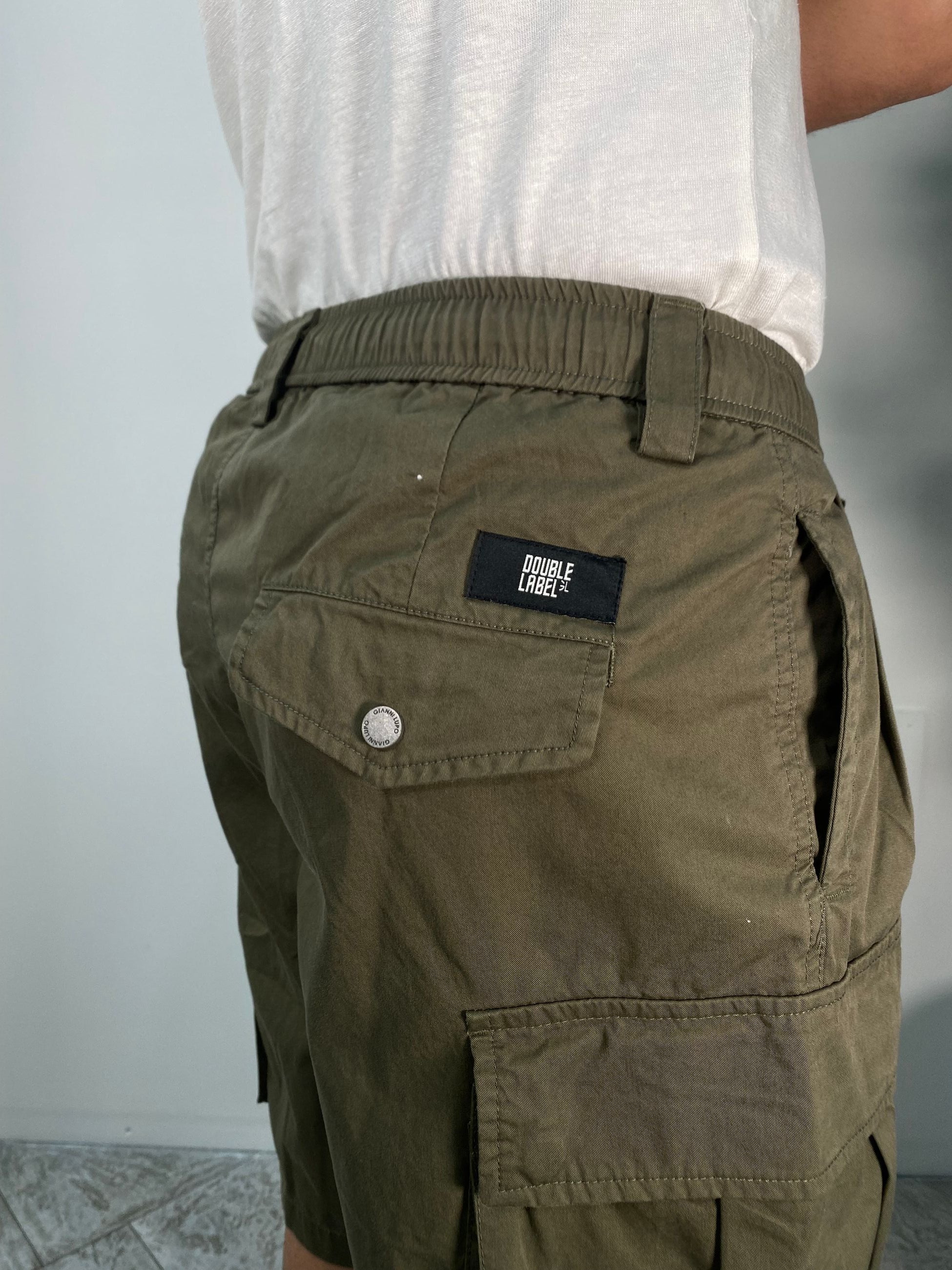 BERMUDA CARGO CON LACCIO E TASCONI - OVER FIT GLW033G-S25.MIL