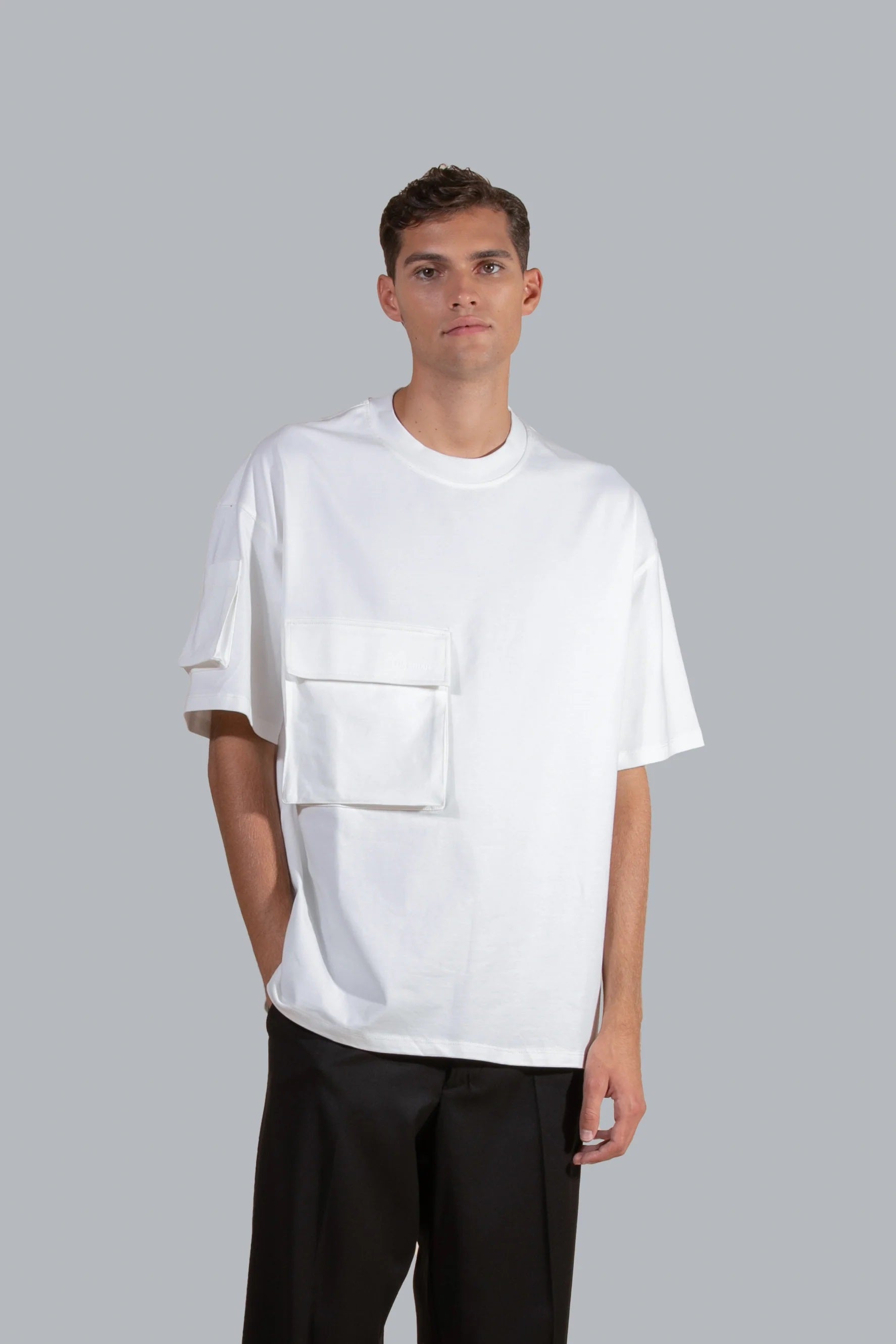 T-SHIRT CON TASCONE E LOGO RICAMATO LATO CUORE - OVERSIZE FIT