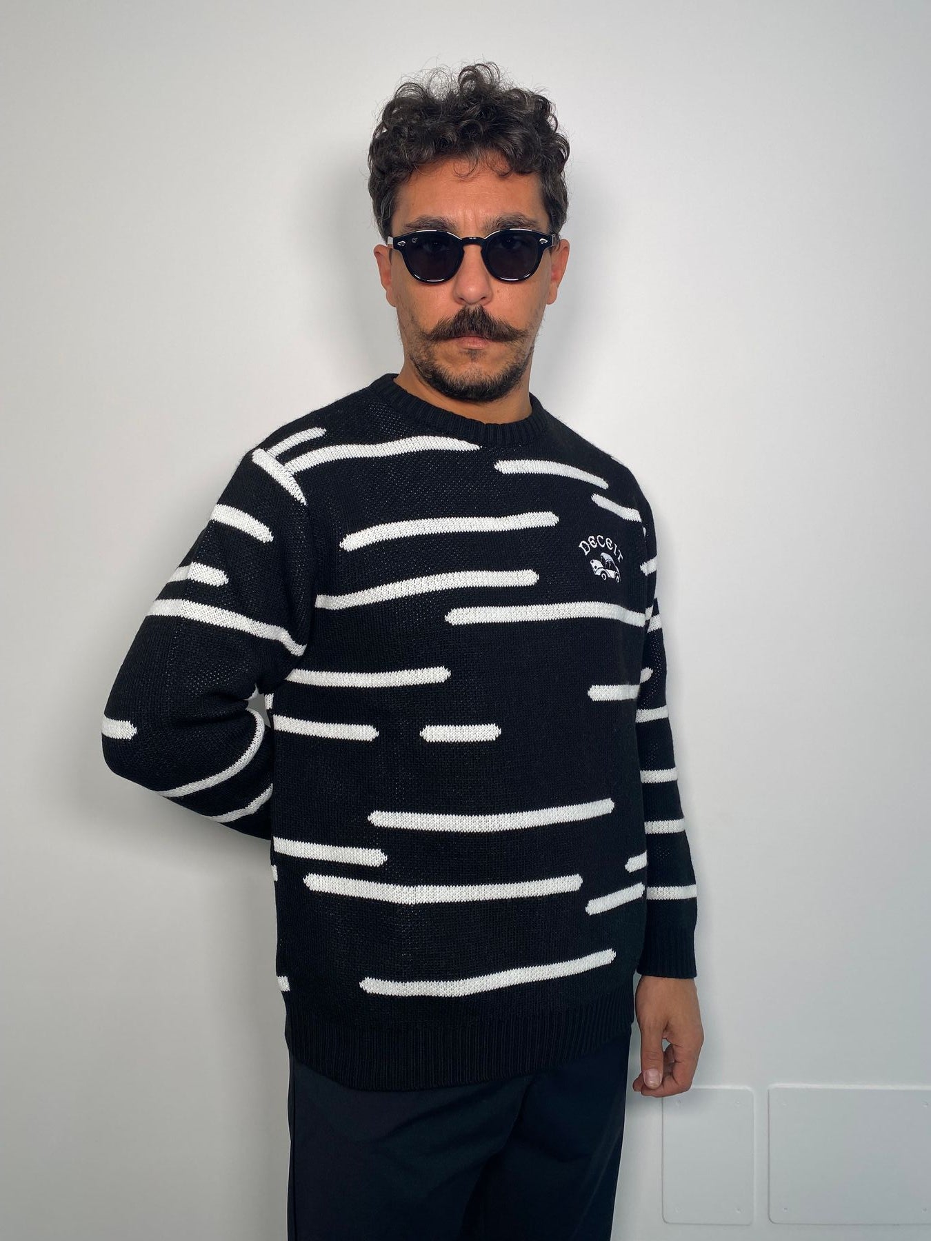 MAGLIA GIROCOLLO CON RICAMO MACCHINA LATO CUORE - REGULAR FIT