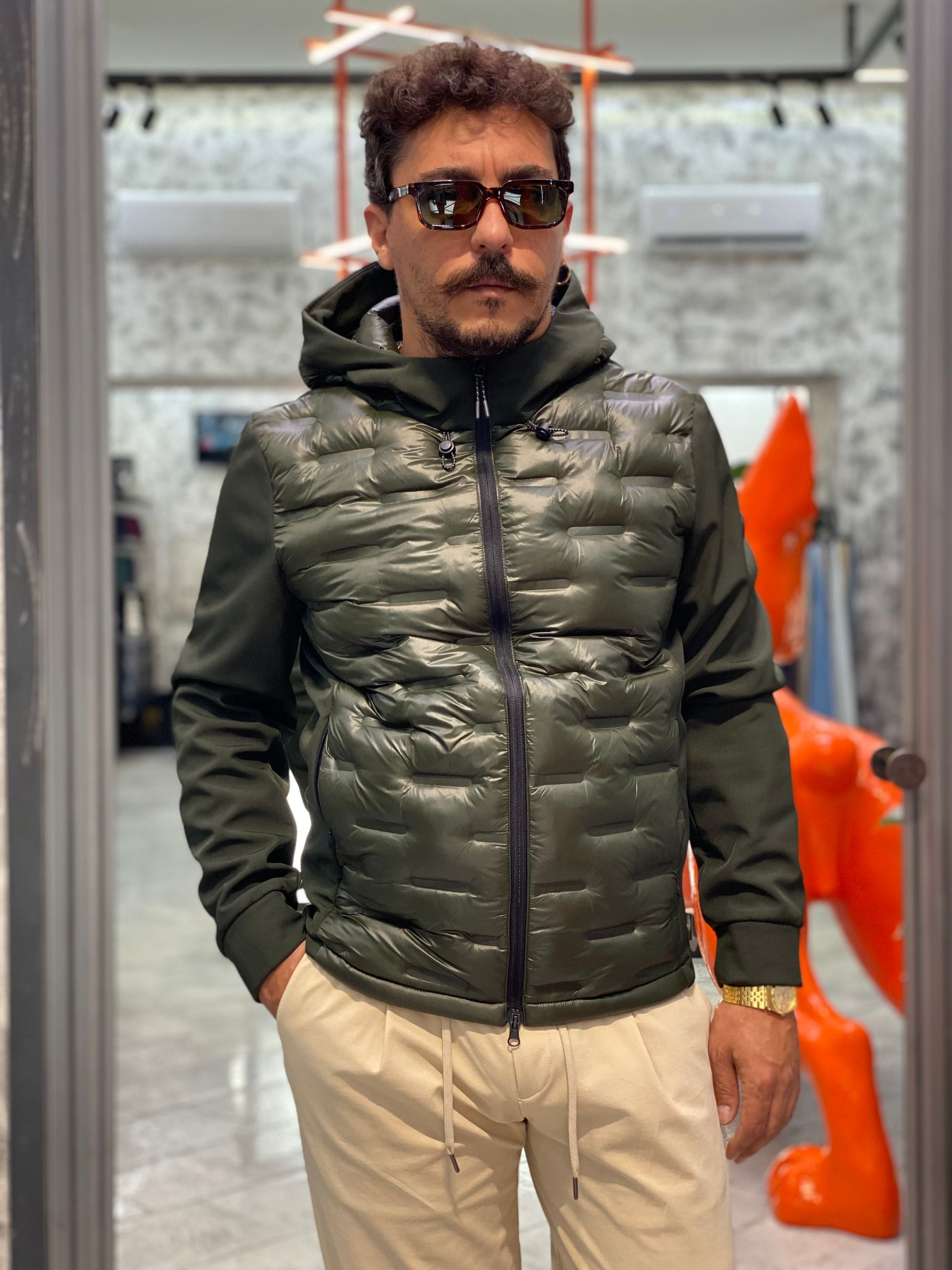 GIUBBINO NYLON CON CAPPUCCIO TRAPUNTATO IN TESSUTO SOFTSHELL STRETCH - REGULAR FIT MK9940015.MIL