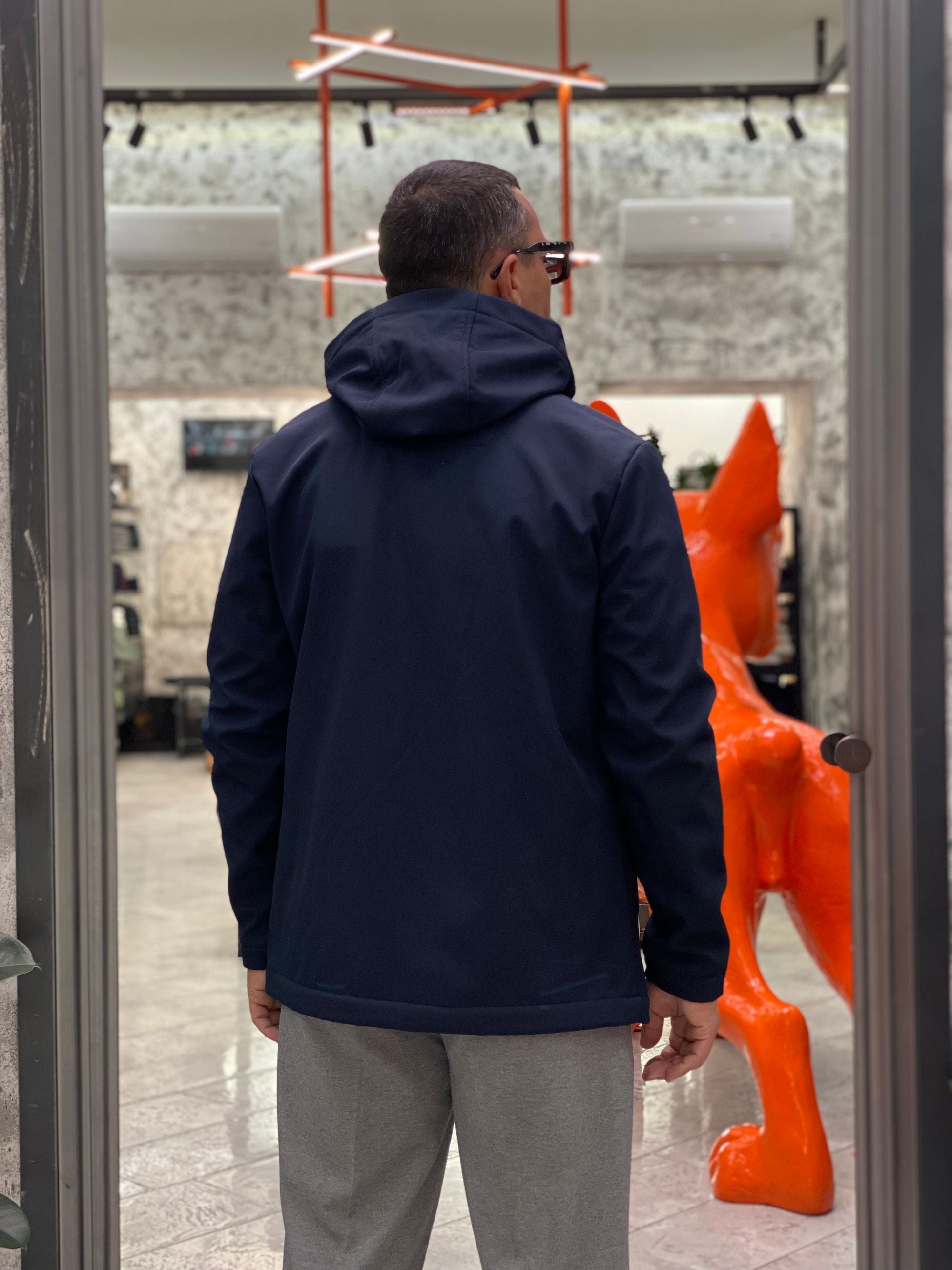 PARKA CORTO CON CAPPUCCIO IN TESSUTO SOFTSHELL ED INTERNO IN PILE - REGULAR FIT MK9940016.BLU
