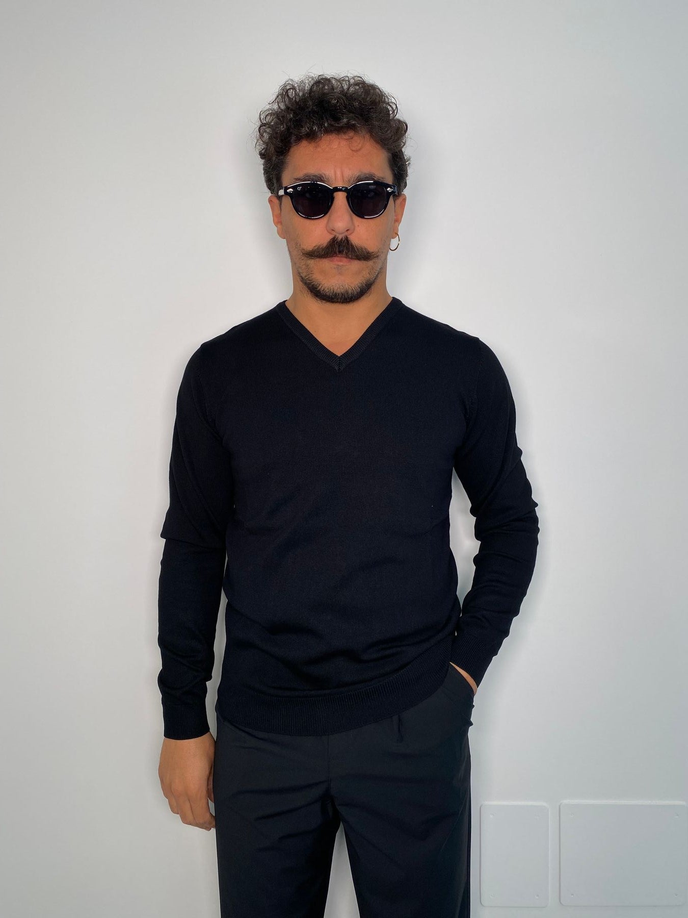 MAGLIA SCOLLO V BASIC IN MISTO VISCOSA - REGULAR FIT