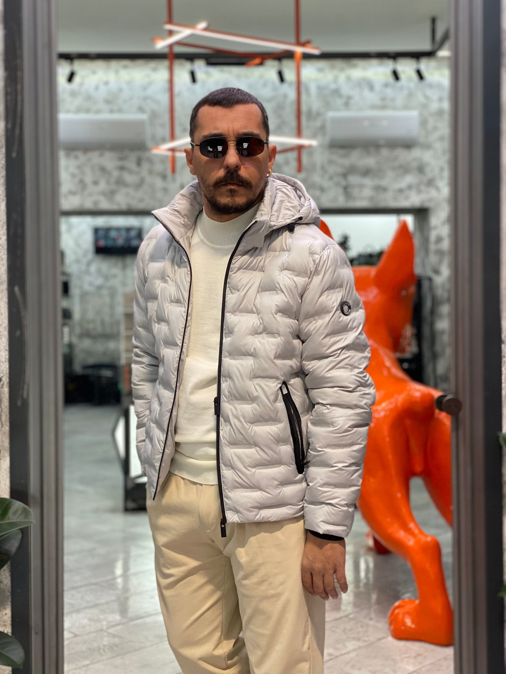 GIUBBINO TRAPUNTATO IN MICROFIBRA CON CAPPUCCIO REMOVIBILE. WATERPROOF / THERMAL INSULATOR / WINDPROOF - REGULAR FIT MK9940024.GRI
