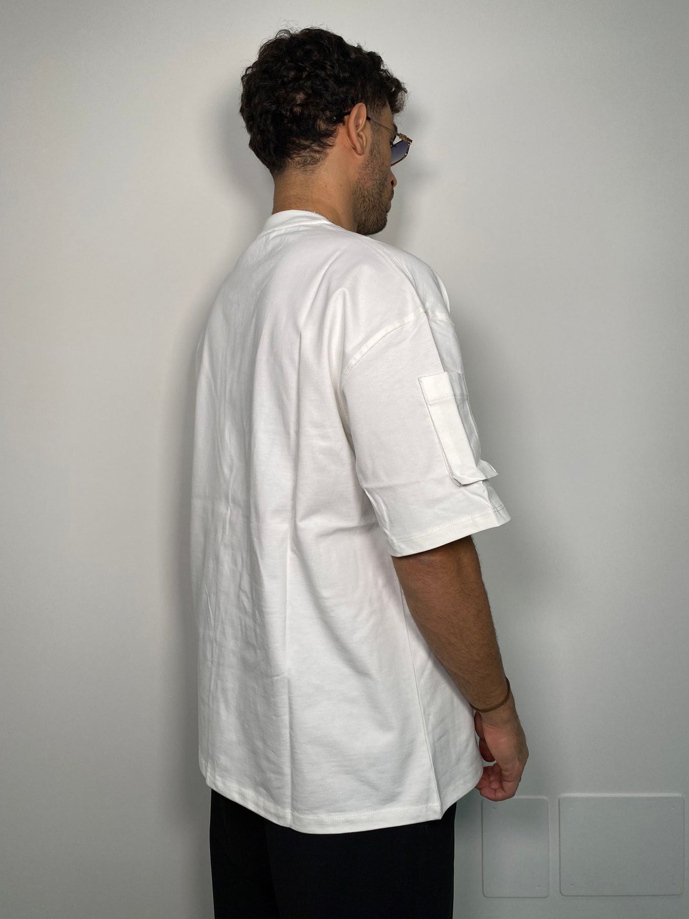 T-SHIRT CON TASCONE E LOGO RICAMATO LATO CUORE - OVERSIZE FIT