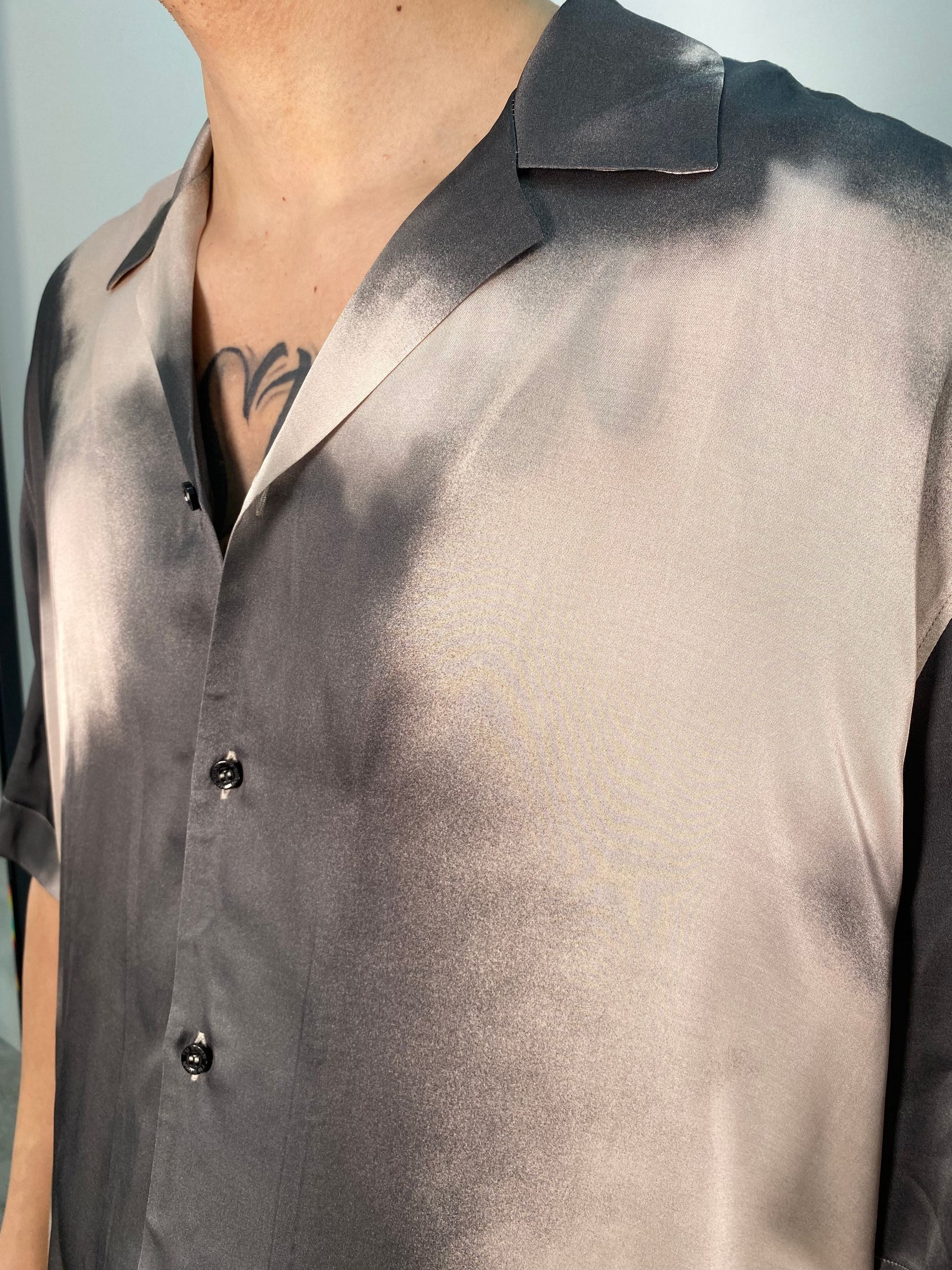 CAMICIA FANTASIA MEZZA MANICA IN MORBIDA E LEGGERA VISCOSA CON COLLO BOWLING - RELAXED FIT CA3288