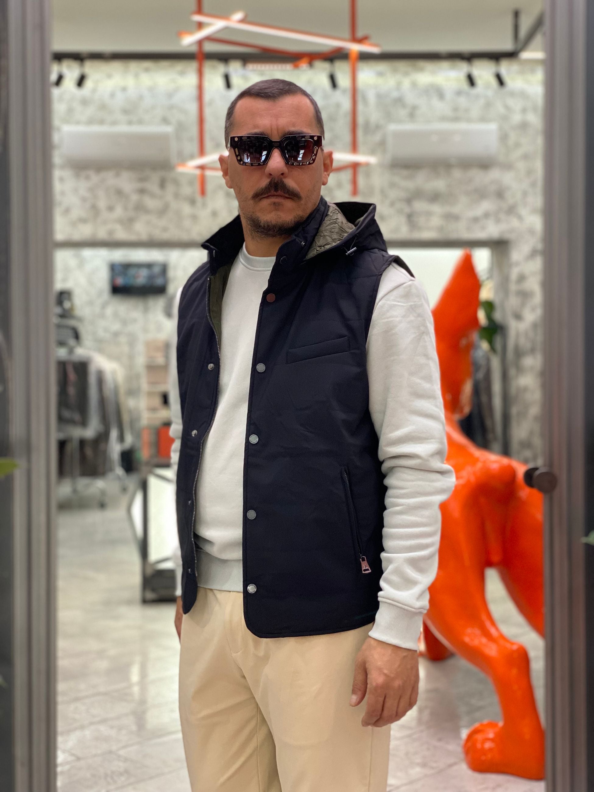 GIUBBINO SMANICATO IN LEGGERA IMBOTTITURA CON 44% DI LANA VERGINE - CAPPUCCIO REMVIBILE E CHIUSURA ZIP/BOTTONI AUTOMATICI - REGULAR FIT GL361R.NER