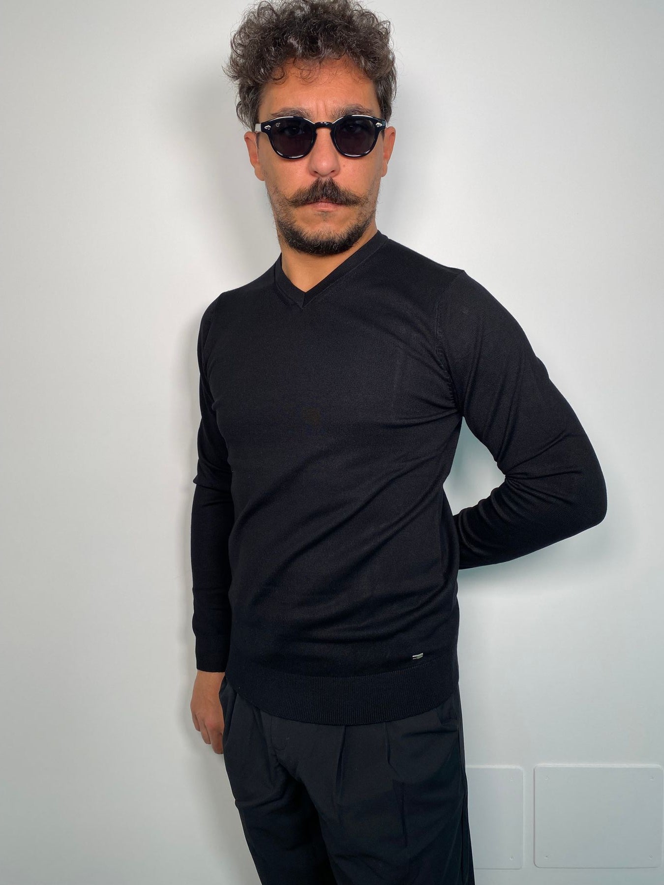 MAGLIA SCOLLO V BASIC IN MISTO VISCOSA FINEZZA 12 - REGULAR FIT