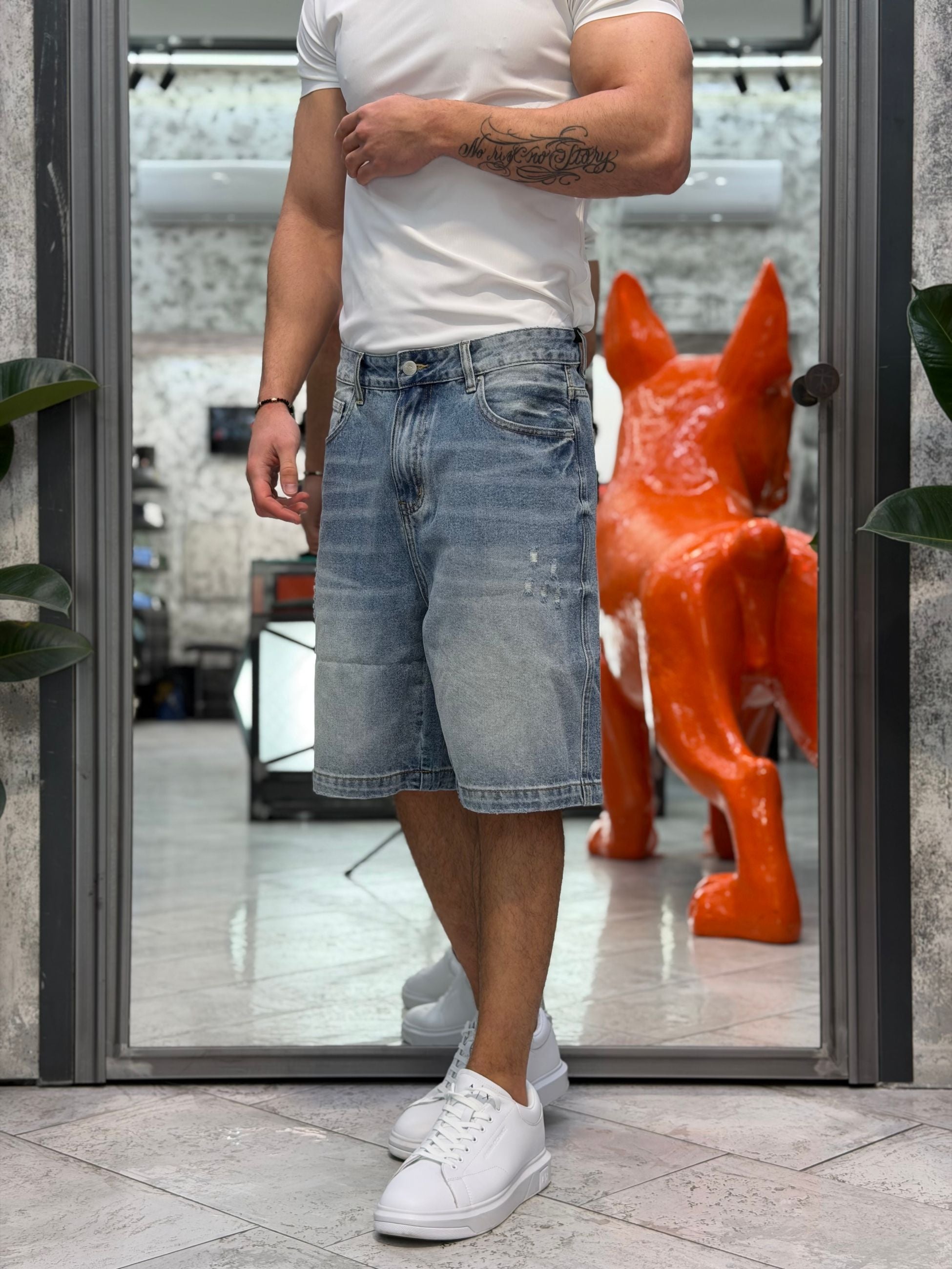 BERMUDA IN DENIM SABBIATO MEDIUM WASH CON MICRO ABRASIONI - RELAXED FIT GLW104G