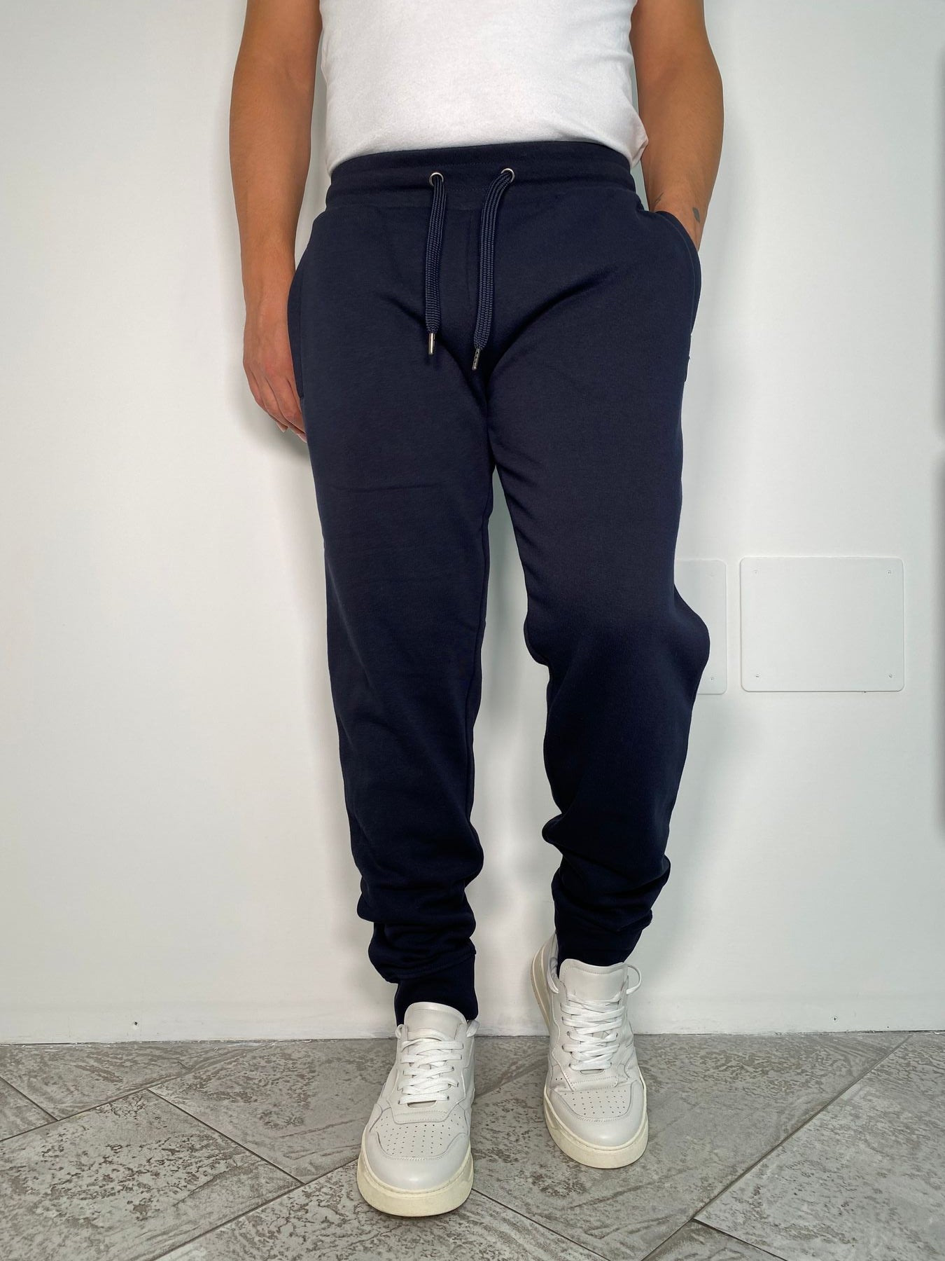 PANTALONE IN FELPA DA COMPLETO CON PATCH GOMMATO - REGULAR FIT