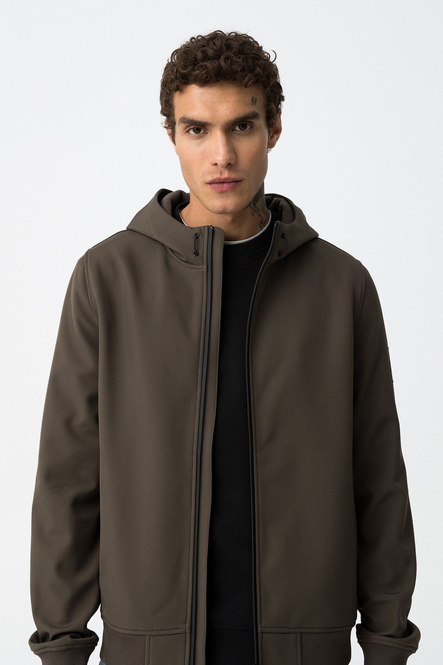 GIUBBINO PRYOR IN TESSUTO TECNICO CON CAPPUCCIO ED ELASTICO AL FONDO, ANTIPIOGGIA E CHIUSURA TERMICA - REGULAR FIT 10063157.TOR