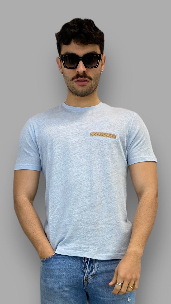 T-SHIRT IN 100% LINO CON FINTO TASCHINO IN CORDA - REGULAR FIT