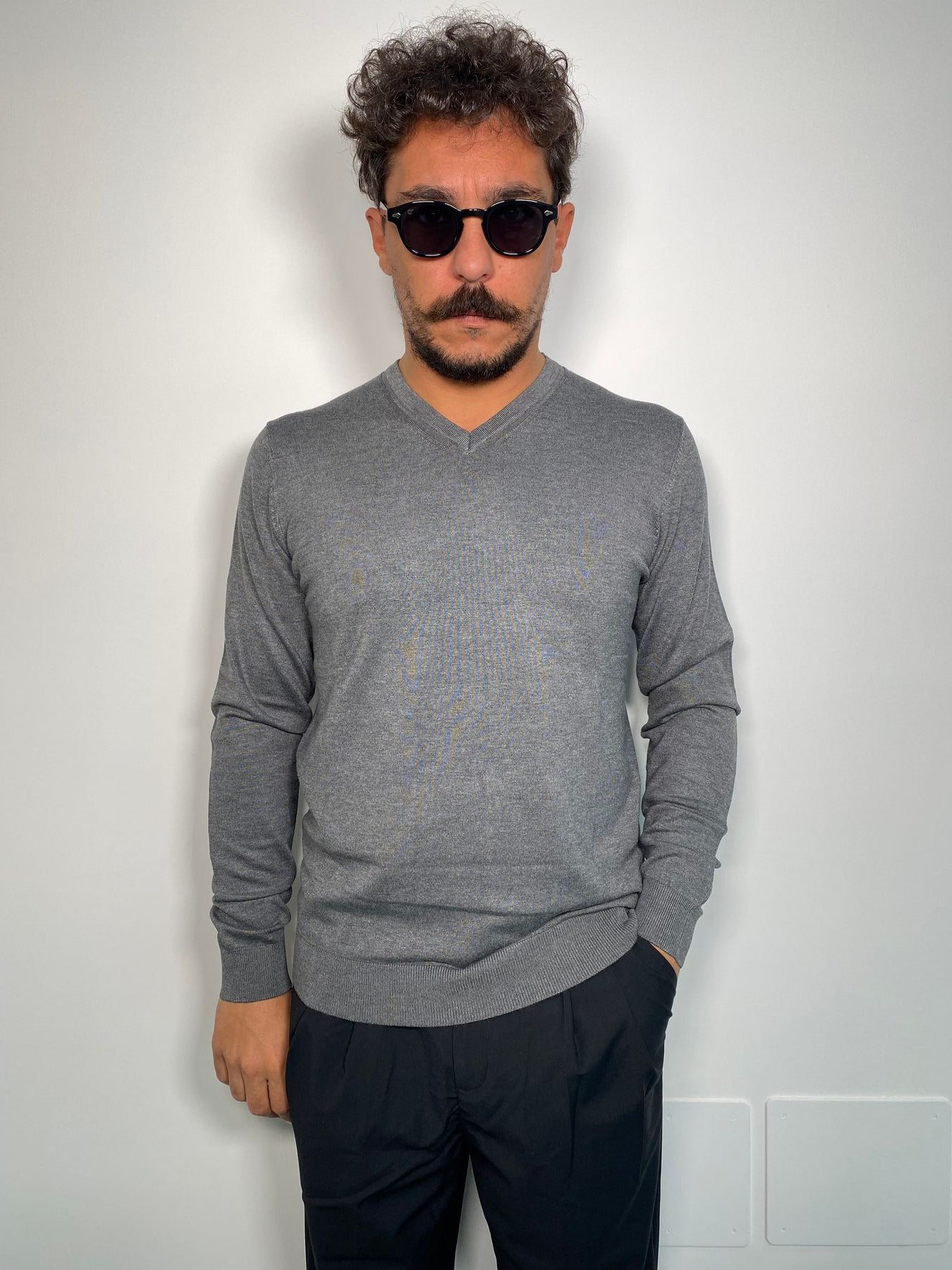 MAGLIA SCOLLO V BASIC IN MISTO VISCOSA FINEZZA 12 - REGULAR FIT