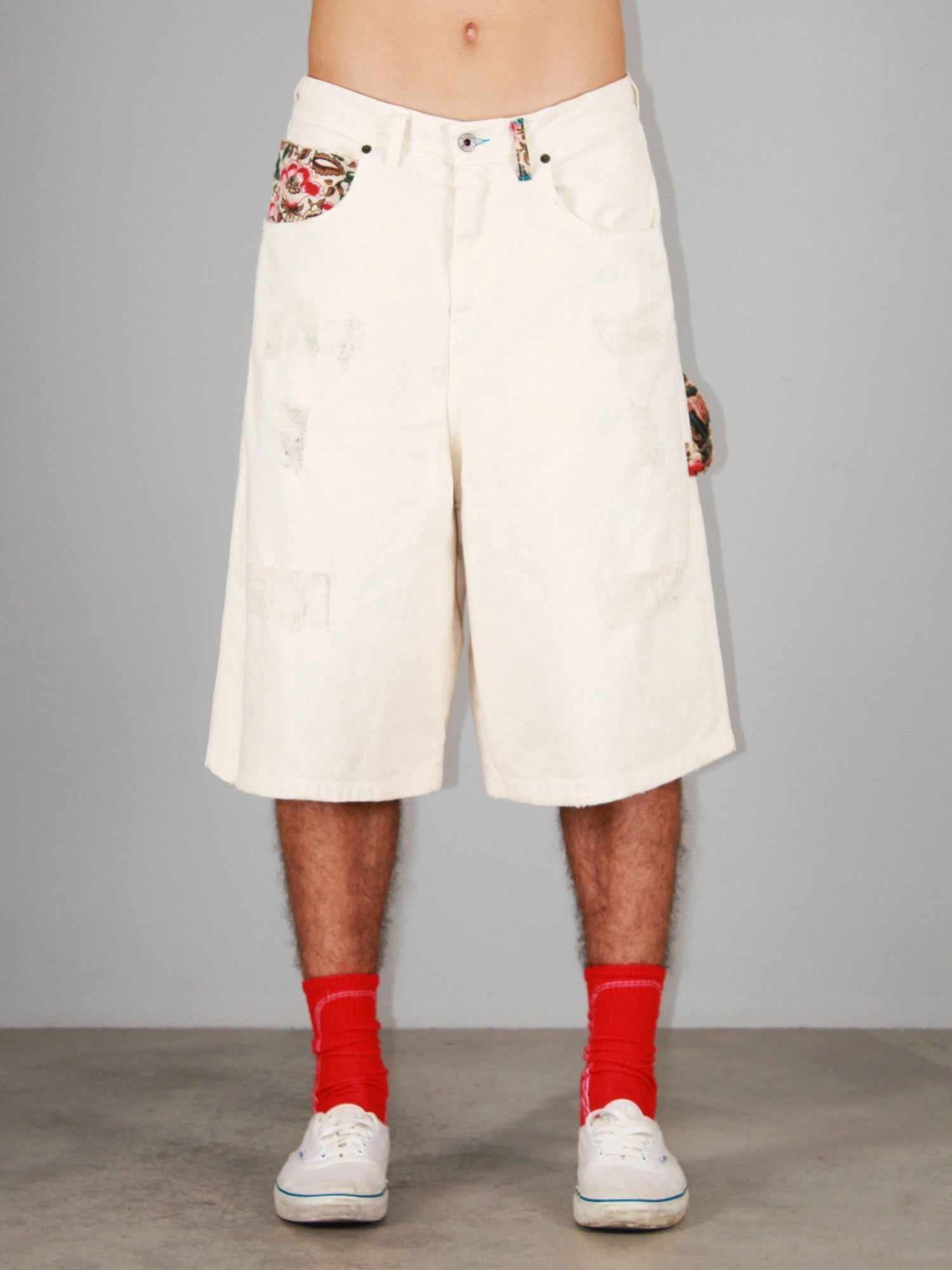 BERMUDA DENIM CON DETTAGLIO WORK COLORATO E ABRASIONI - BAGGY FIT M-261008.PAN
