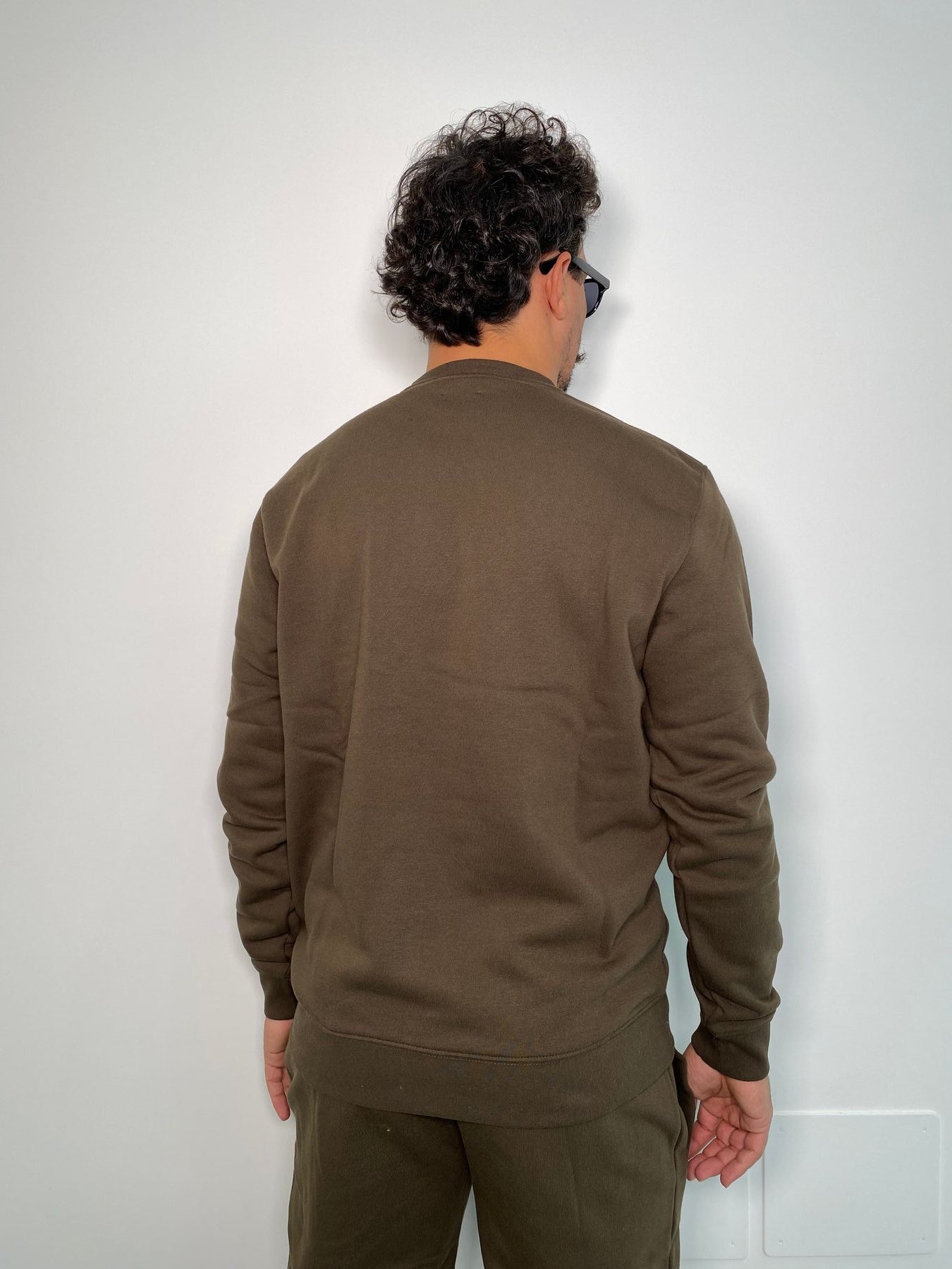 FELPA GIROCOLLO BASIC DA COMPLETO CON PATCH GOMMATO - REGULAR FIT