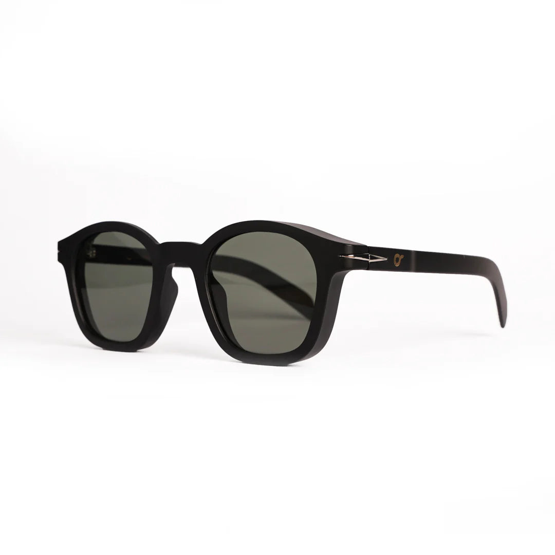 OCCHIALI CAPRI
COLORE MONTATURA NERO OPACO
COLORE LENTE NERO OS2030-C05