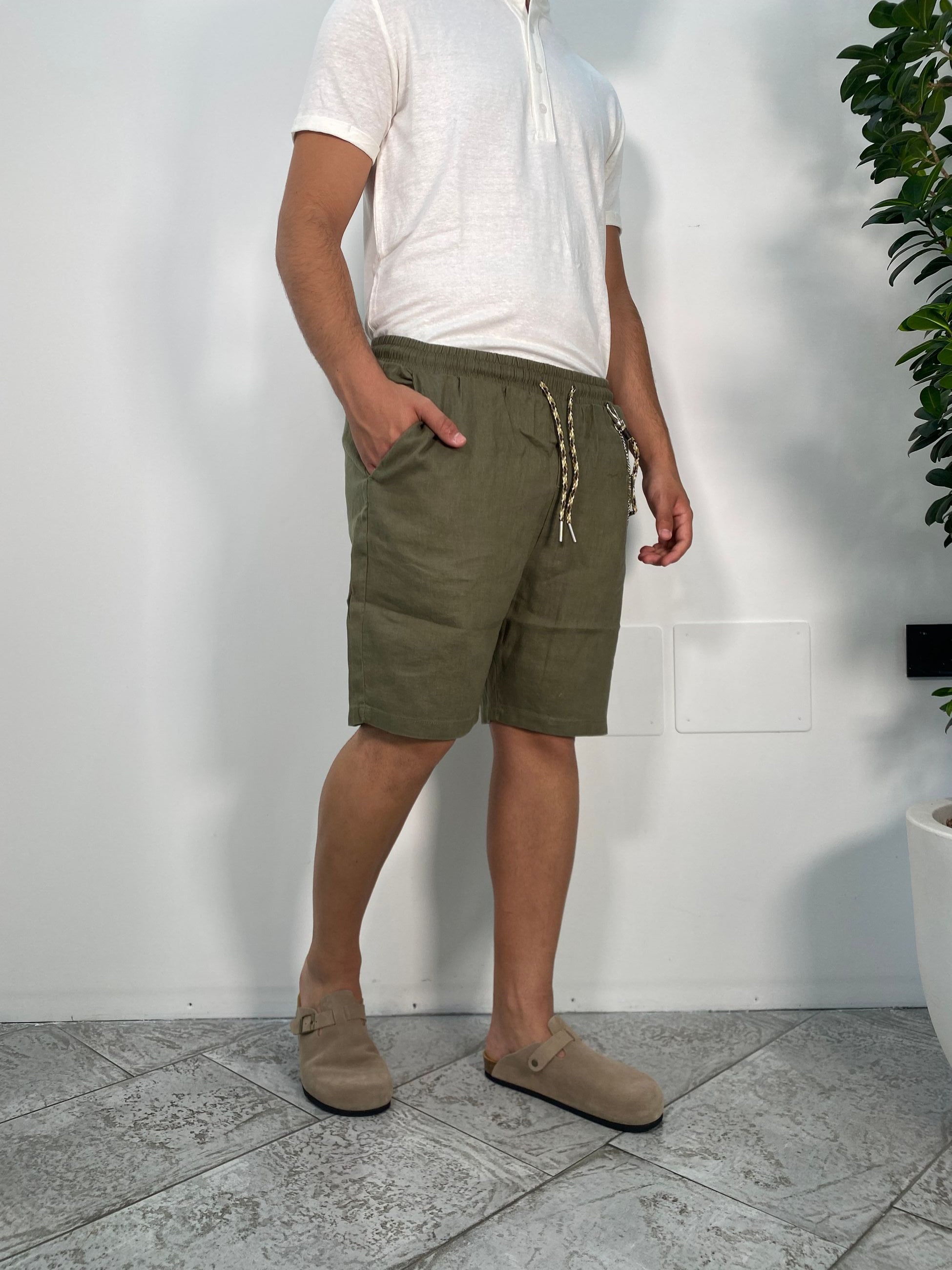 BERMUDA IN 100% LINO CON LACCIO E ACCESSORIO CATENA REMOVIBILE - REGULAR FIT FJ3269-S25.VMIL