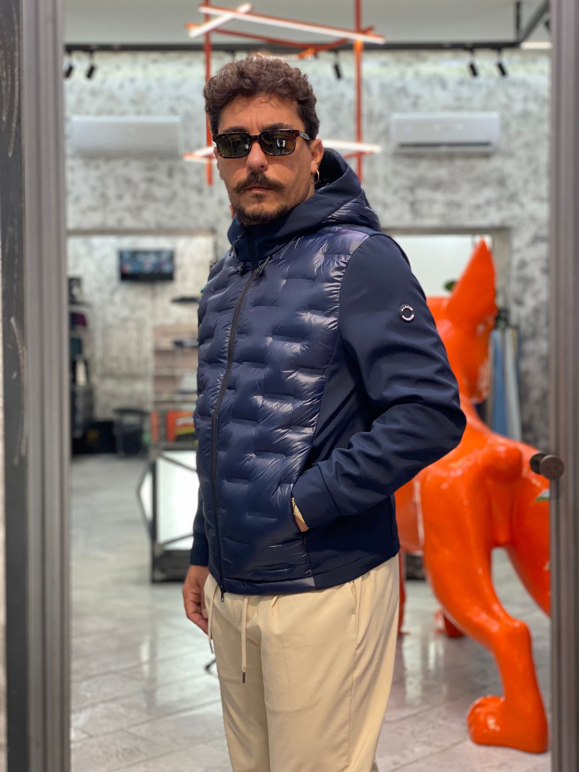 GIUBBINO NYLON CON CAPPUCCIO TRAPUNTATO IN TESSUTO SOFTSHELL STRETCH - REGULAR FIT MK9940015.BLU
