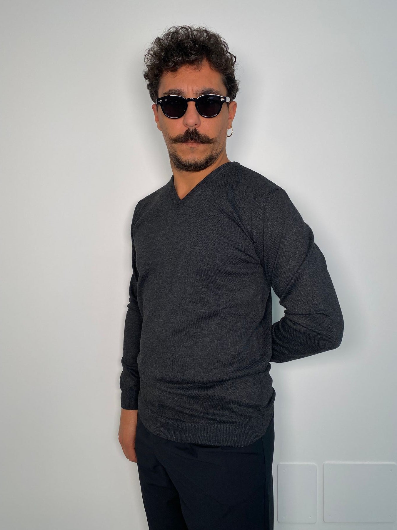 MAGLIA SCOLLO V BASIC IN MISTO VISCOSA - REGULAR FIT