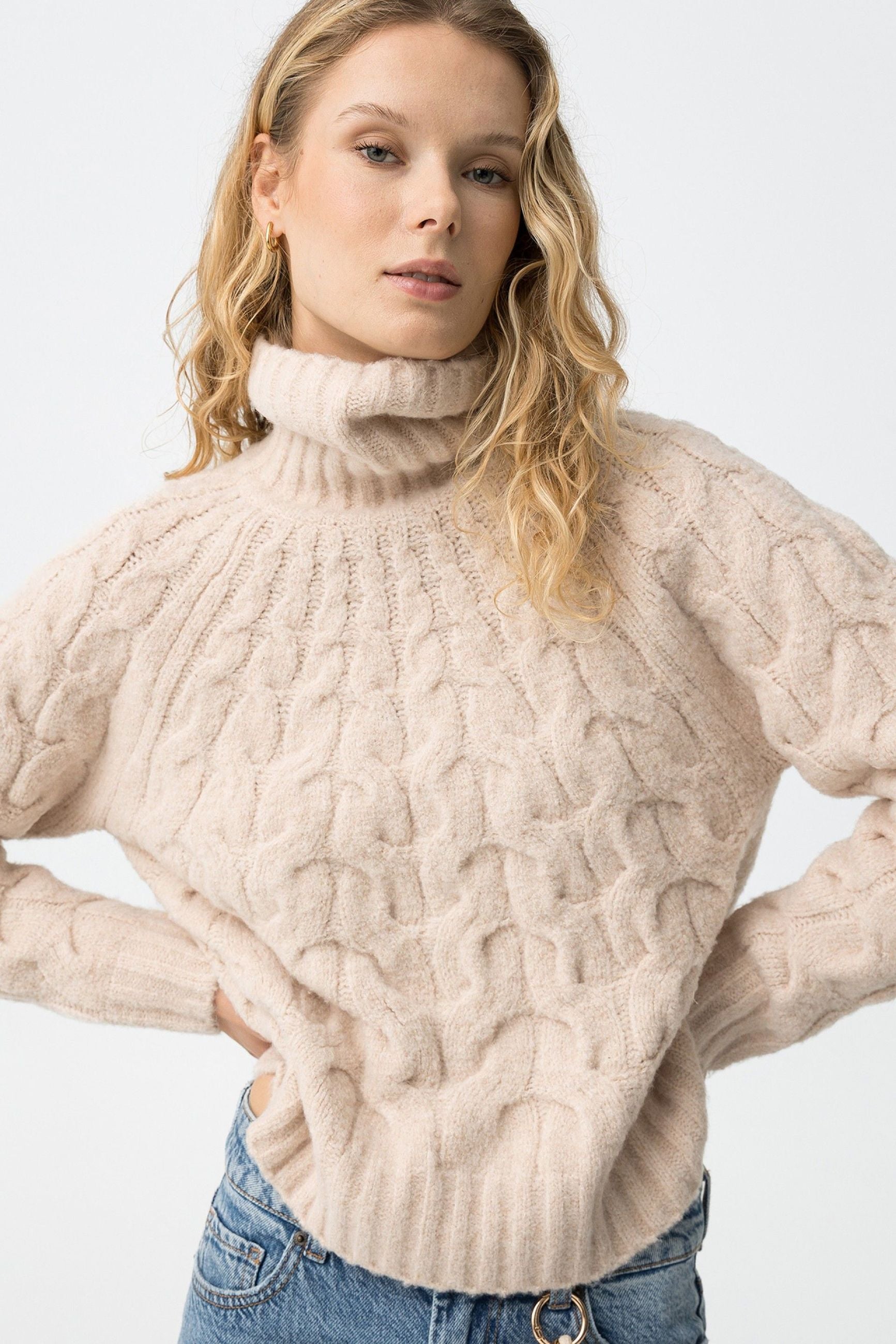 MAGLIONE COLLO ALTO YGGDRASIL_1 LAVORATO MAGLIA CON MOTIVO A TRECCE - REGULAR FIT 10066437