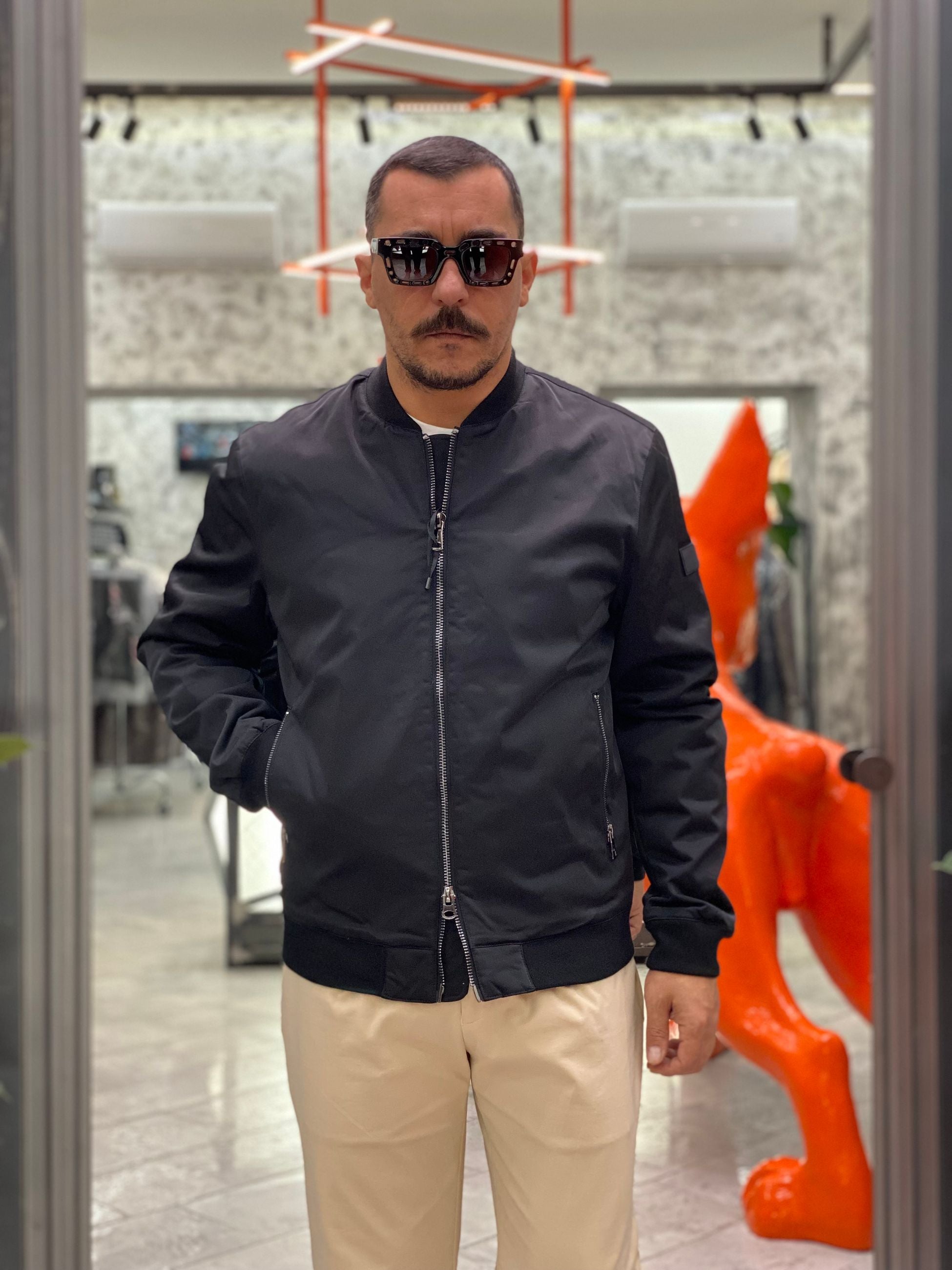 BOMBER IN NYLON MODELLO COLLEGE CON TASCHE ZIP ED ELASTICO AL FONDO - COMFORT FIT GL357R.NER