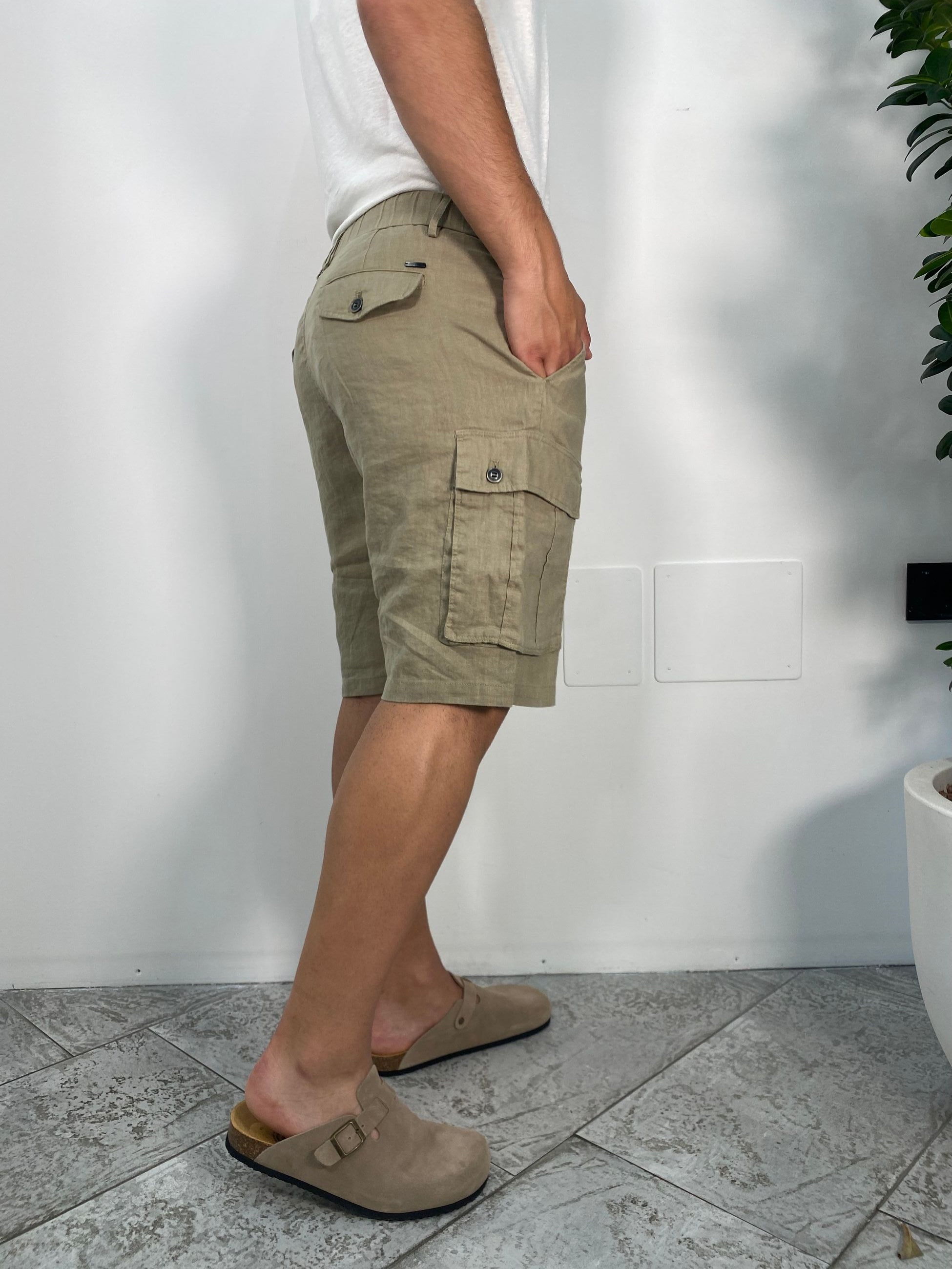 BERMUDA CARGO CON TASCONI ED ELASTICO IN VITA IN 100% LINO - REGULAR FIT GL5101BD-S25.CAM
