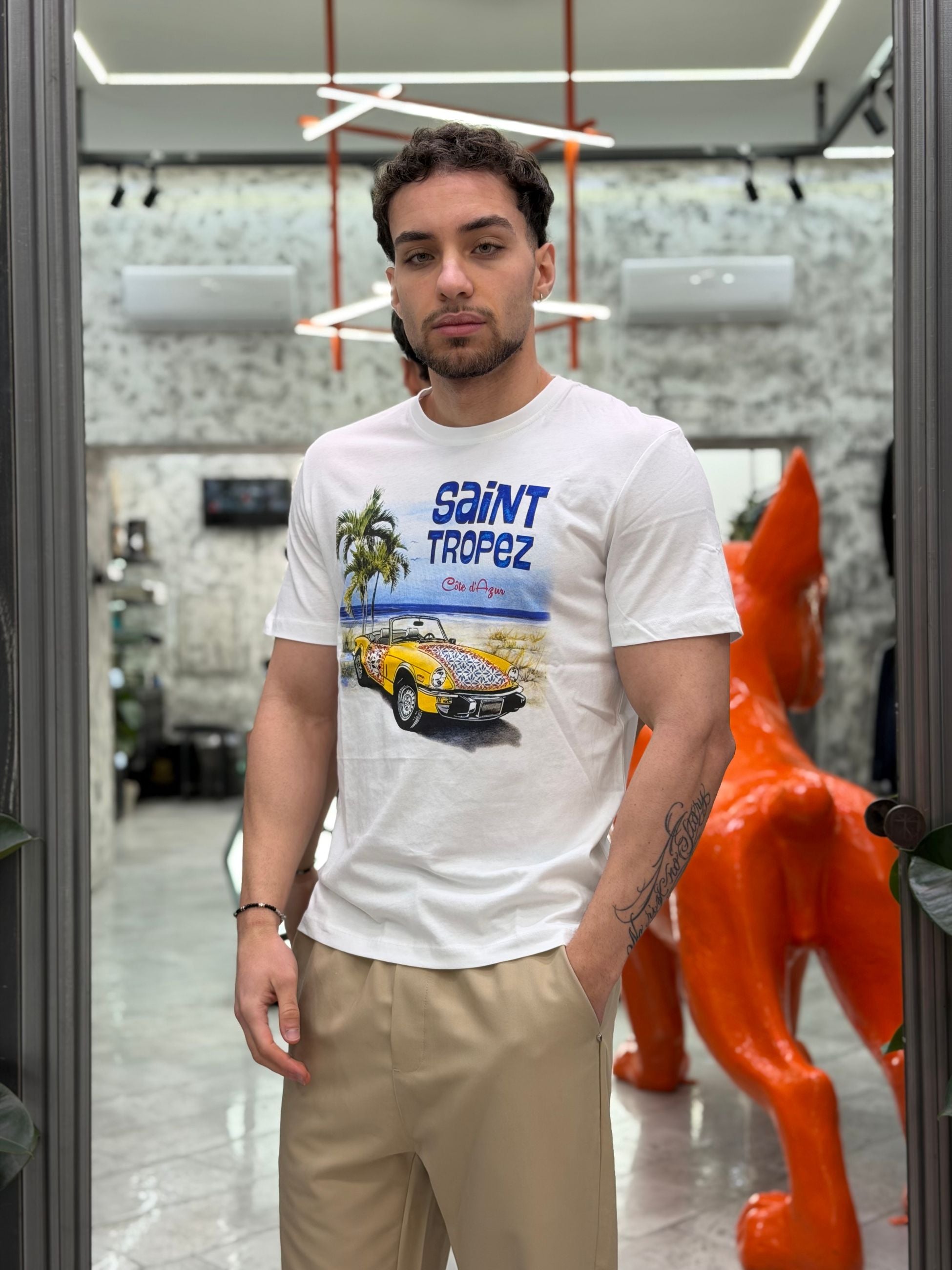 T-SHIRT IN 100% COTONE CON STAMPA SAINT TROPEZ RICAMATA - REGULAR FIT 26S34TG