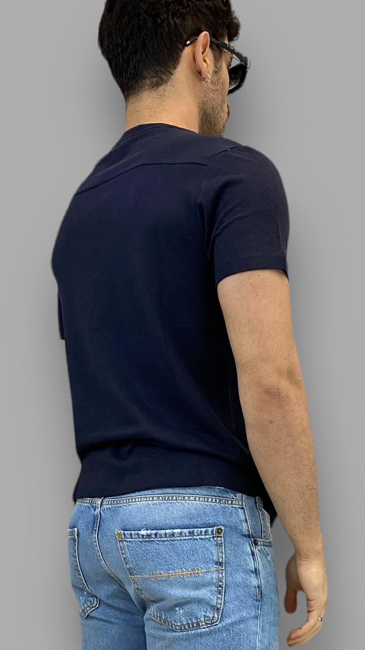 T-SHIRT IN 100% LINO CON FINTO TASCHINO IN CORDA - REGULAR FIT