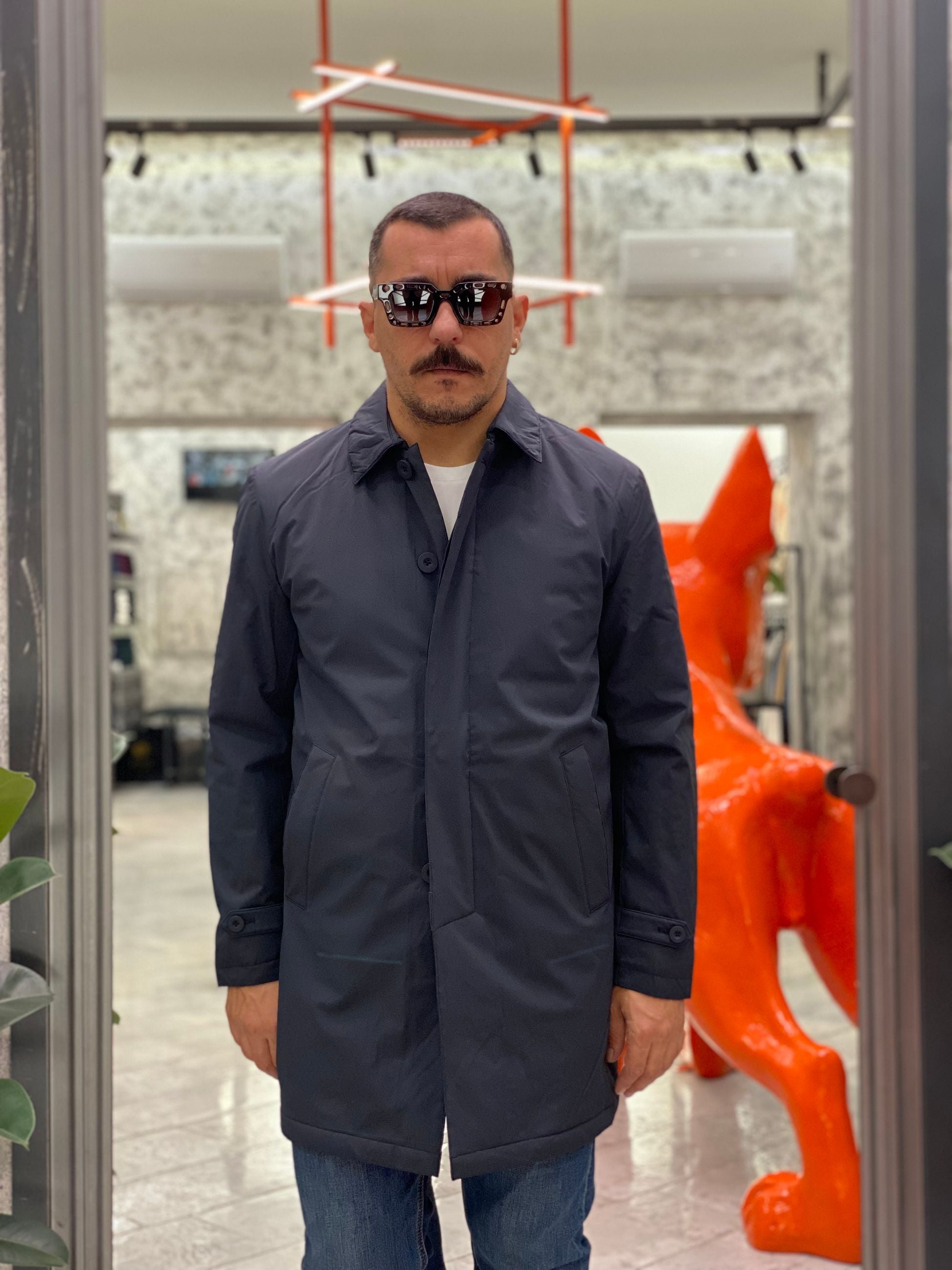 TRENCH IN LEGGERA IMBOTTITURA CON TASCHE A FILO E ABBOTTONATURA NASCOSTA - REGULAR FIT 26W01JK.BLU