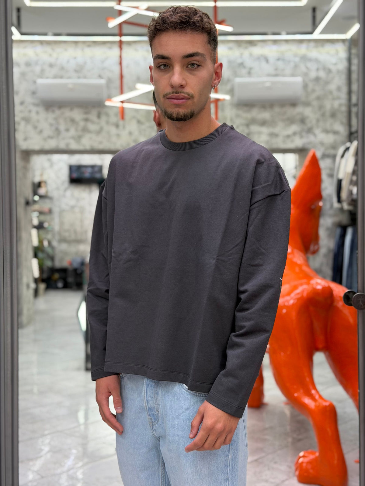 MAGLIA LONG SLEEVE IN FELPA LEGGERA CON RICAMI SULLE BRACCIA - BIG OVERCROP FIT FL004.PIO