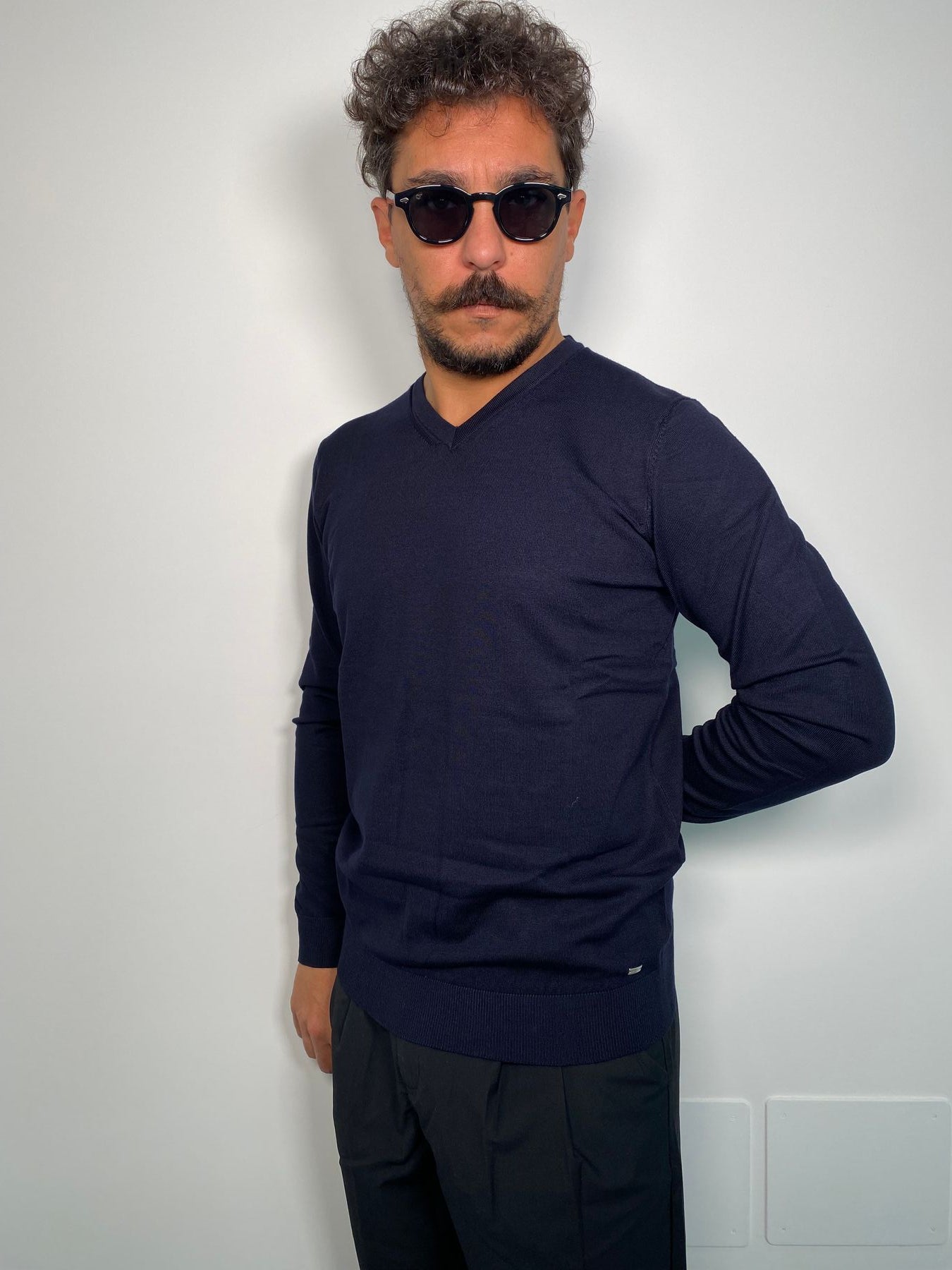 MAGLIA SCOLLO V BASIC FINEZZA 12 IN MISTO VISCOSA FINEZZA 12 - REGULAR FIT