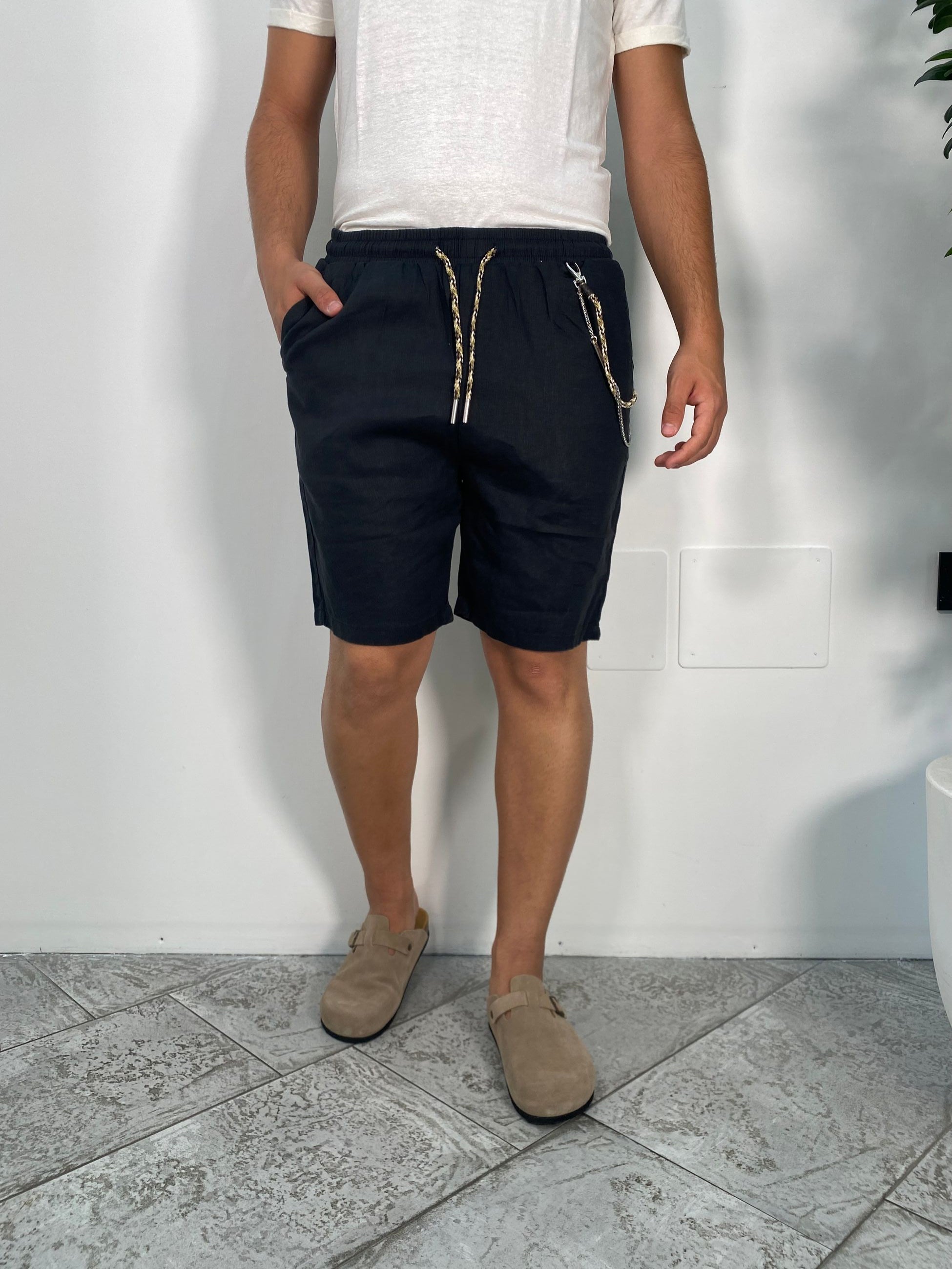 BERMUDA IN 100% LINO CON LACCIO E ACCESSORIO CATENA REMOVIBILE - REGULAR FIT FJ3269-S25.NER