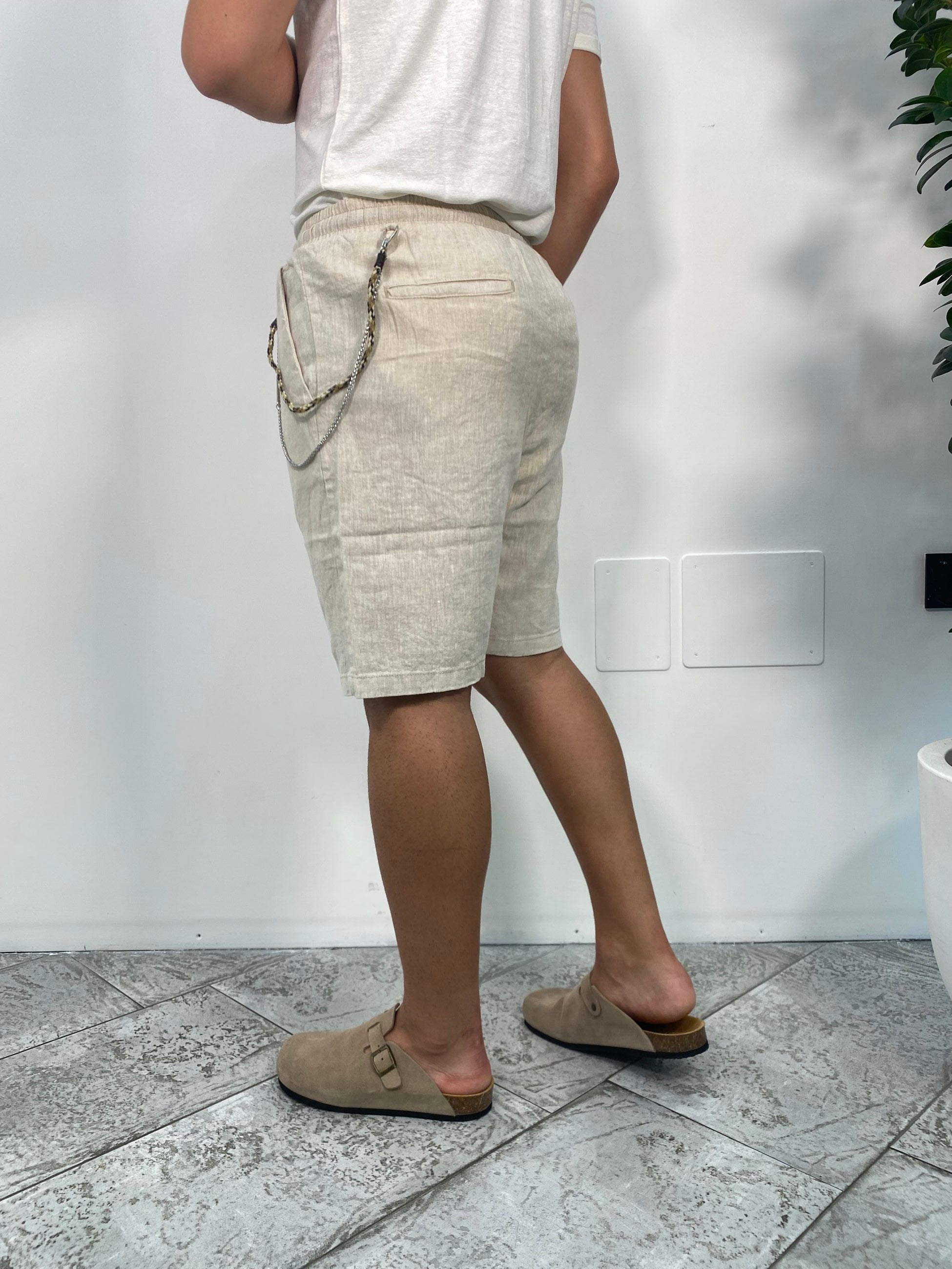 BERMUDA IN 100% LINO CON LACCIO E ACCESSORIO CATENA REMOVIBILE - REGULAR FIT FJ3269-S25.SAB