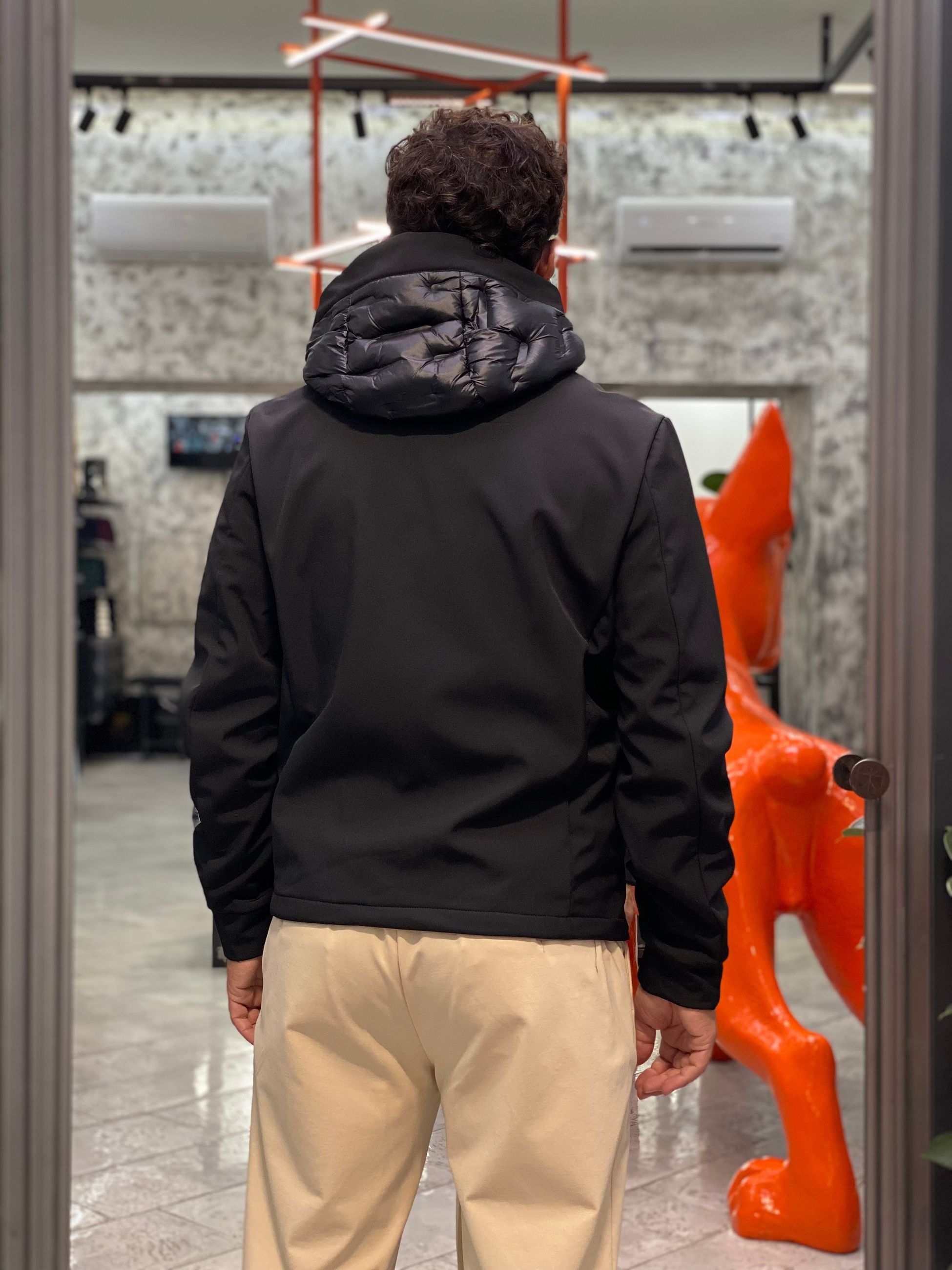 GIUBBINO NYLON CON CAPPUCCIO TRAPUNTATO IN TESSUTO SOFTSHELL STRETCH - REGULAR FIT MK9940015.NER