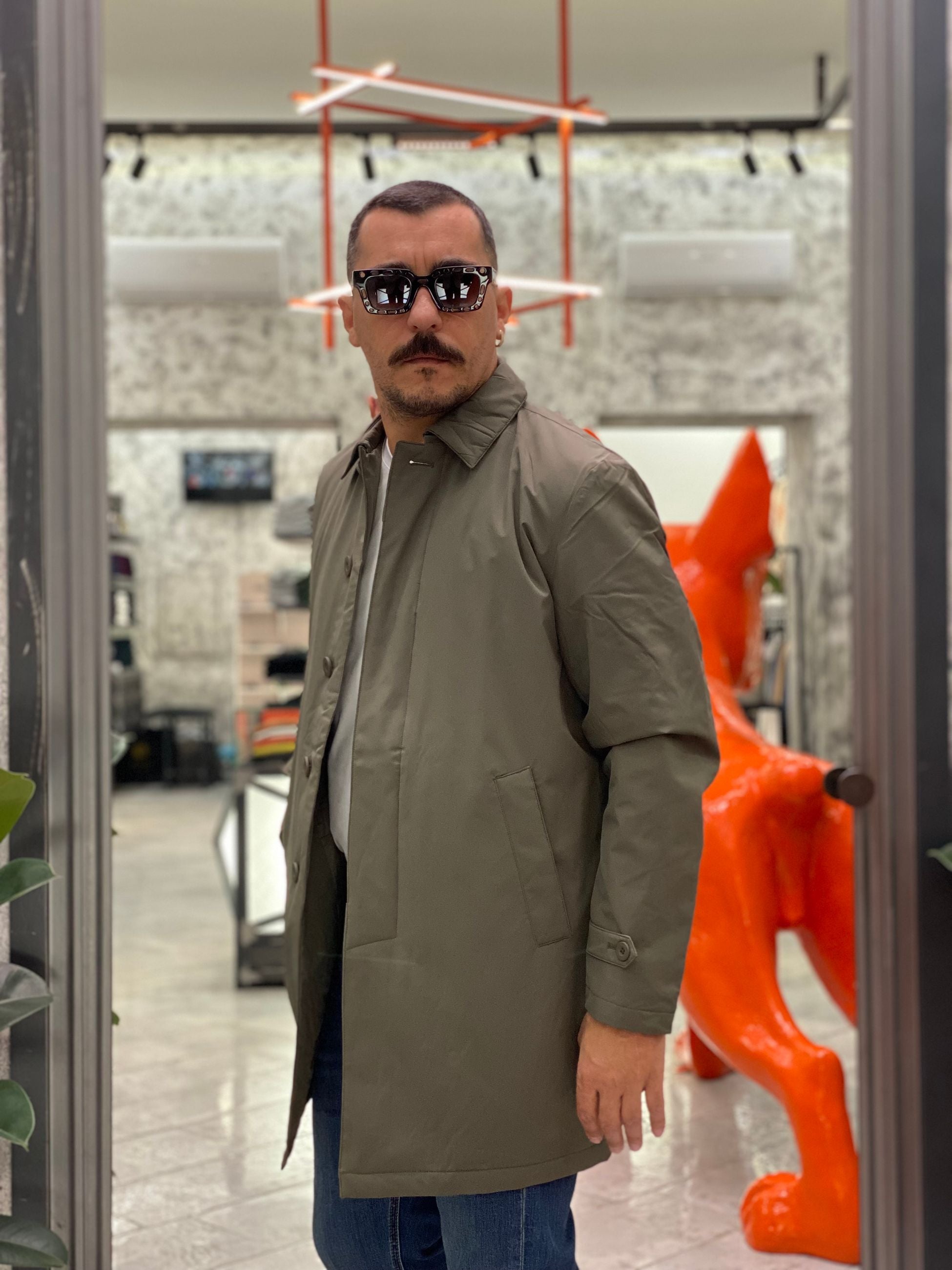 TRENCH IN LEGGERA IMBOTTITURA CON TASCHE A FILO E ABBOTTONATURA NASCOSTA - REGULAR FIT 26W01JK.VMIL
