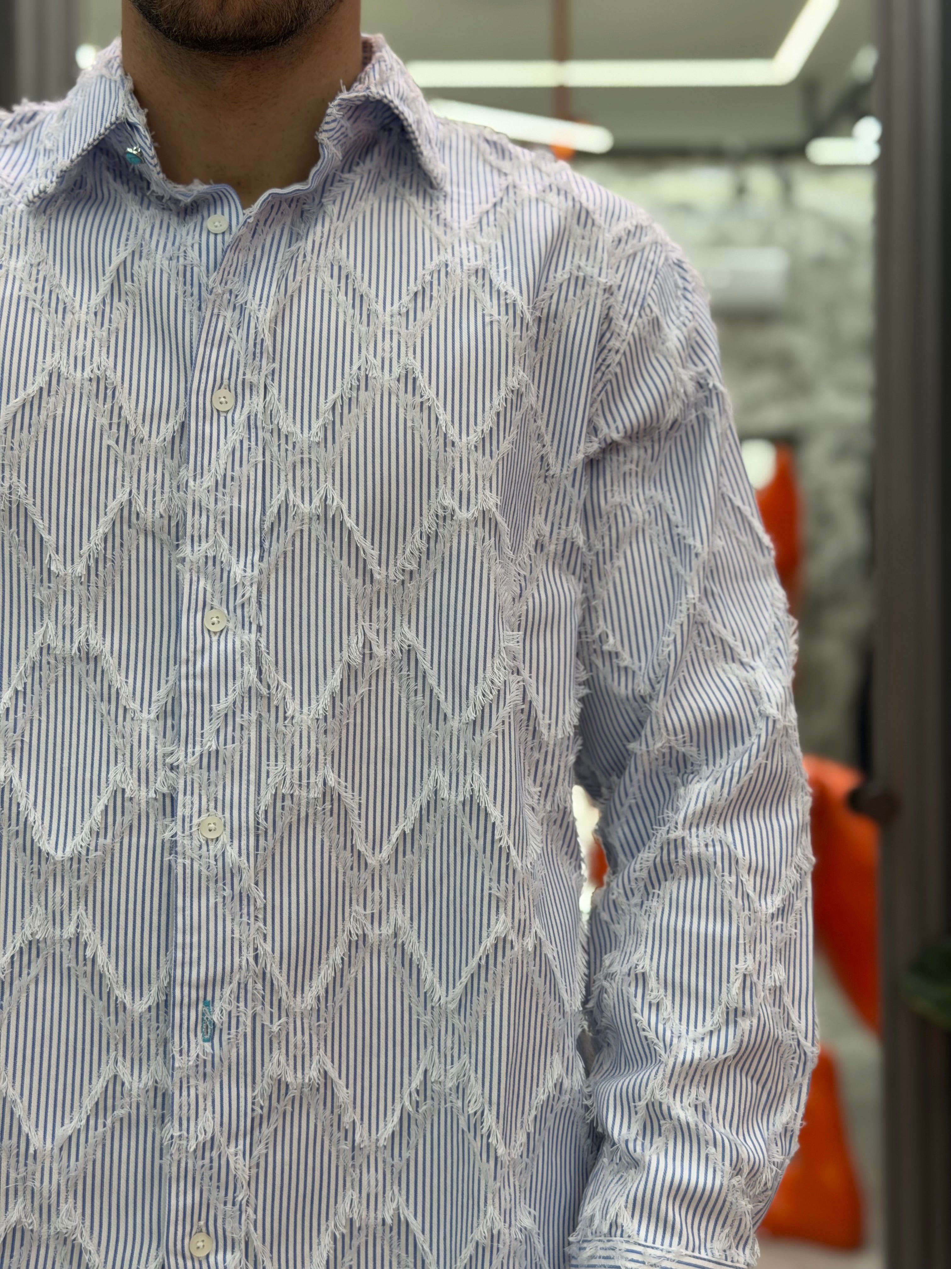 CAMICIA A RIGHE CON CUCITURE ROMBI SFRANGIATI IN RILIEVO - RELAXED FIT M-261234