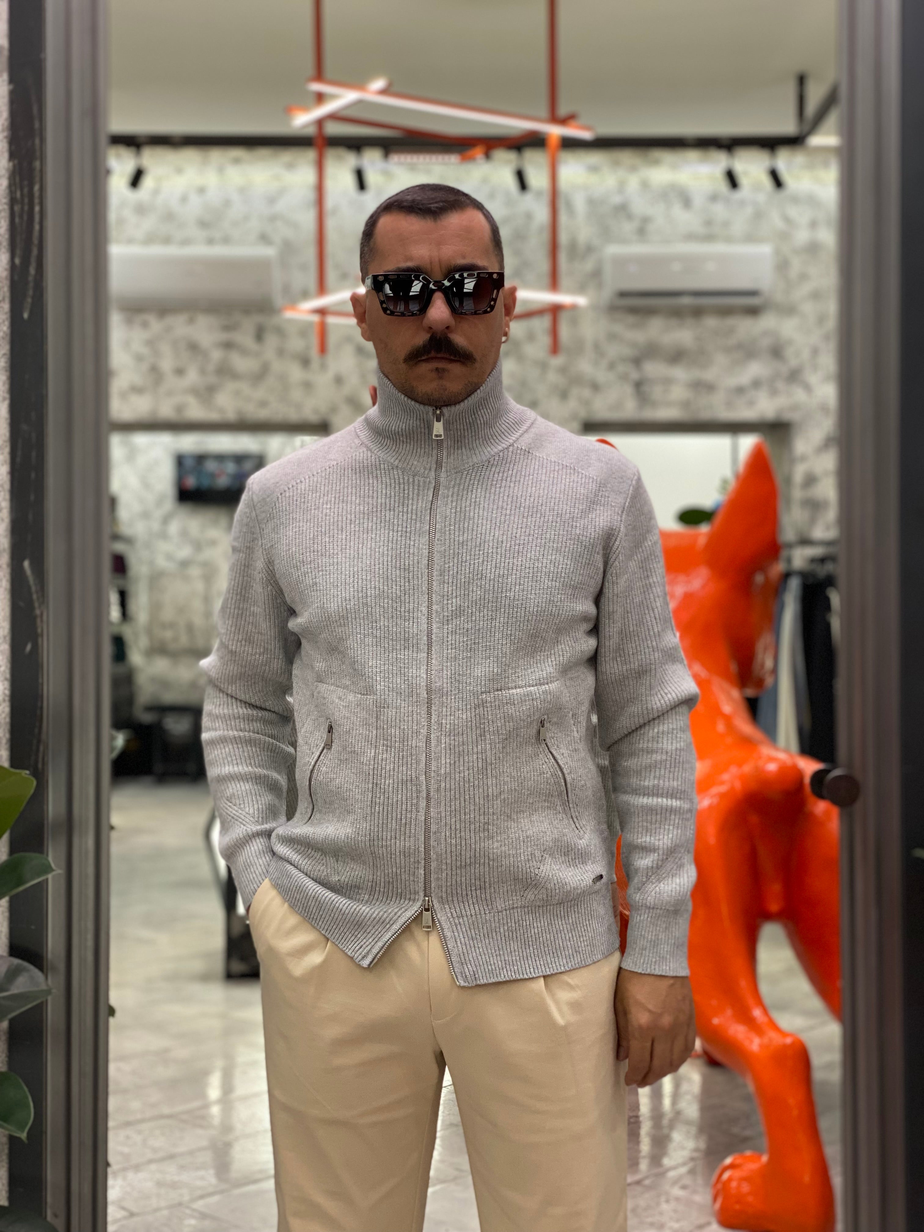 MAGLIA APERTA CON ZIP E TASCHE ZIPPATE - REGULAR FIT GL35051-F25.GRI