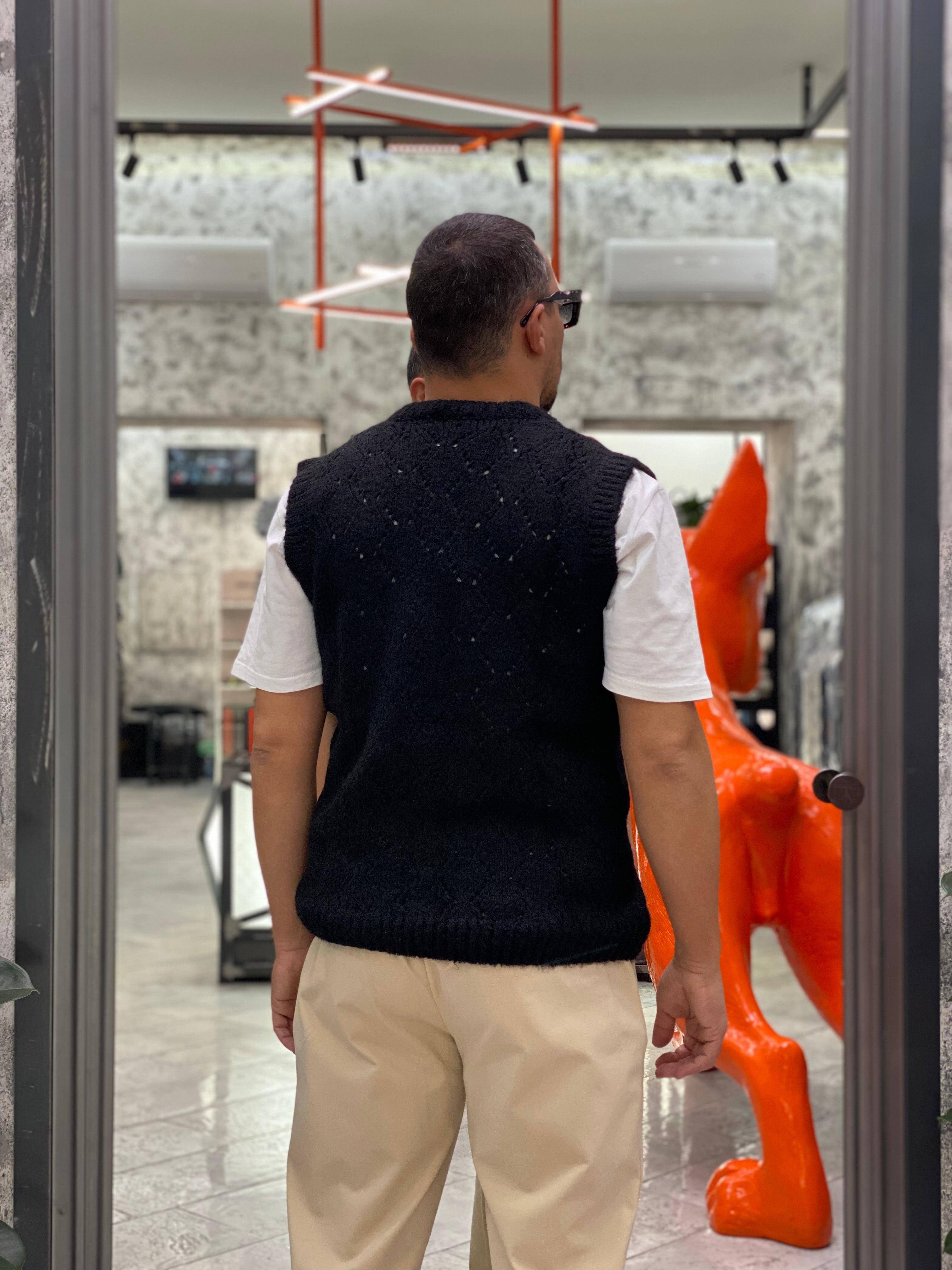 GILET IN MISTO LANA CON TRAMA ROMBI E SCOLLO A PUNTA DI DIAMANTE - REGULAR FIT BW1007.NER