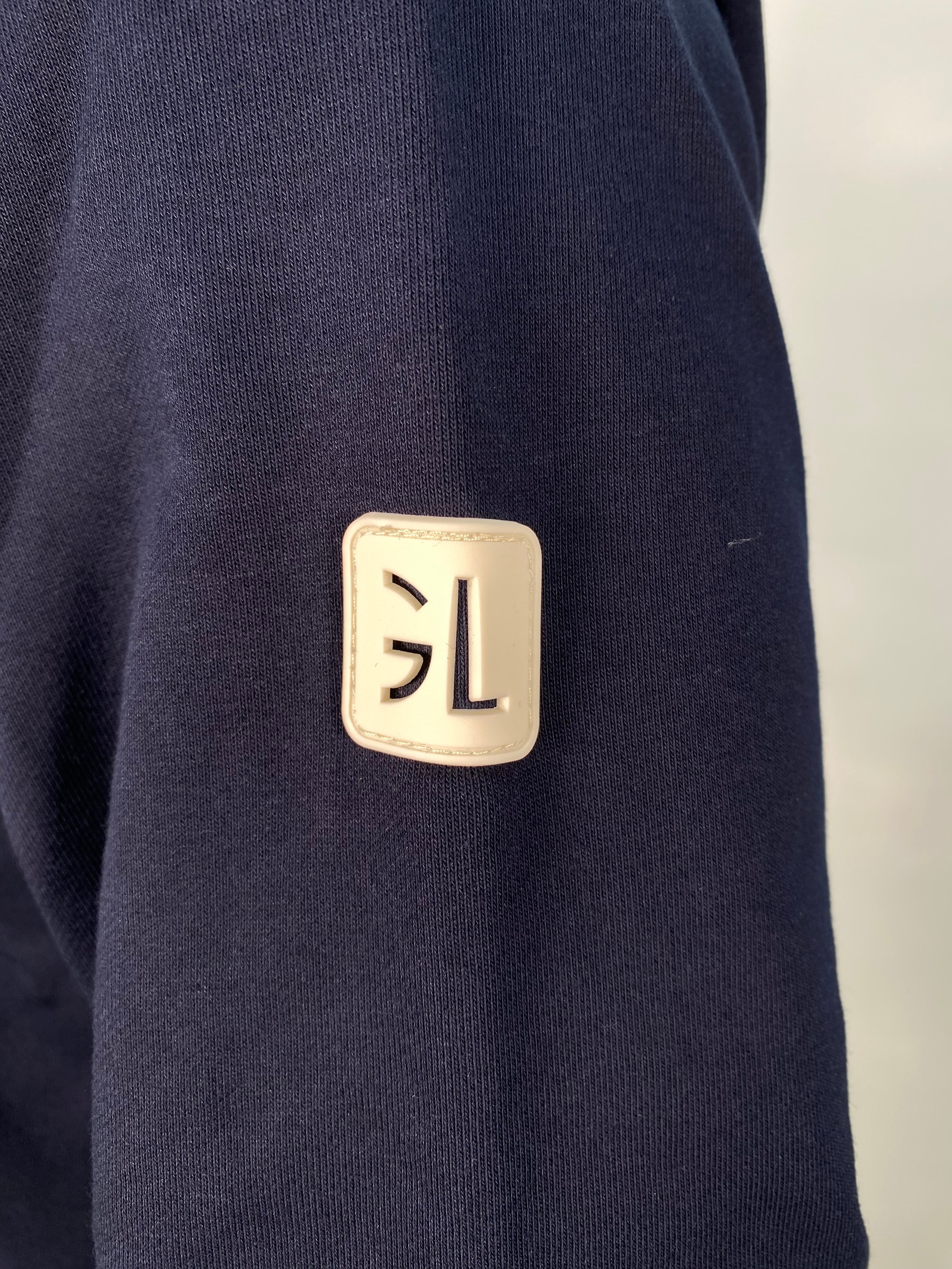 FELPA GIROCOLLO BASIC IN COTONE GARZATO CON INIZIALI DEL LOGO RICAMATE SUL FONDO
