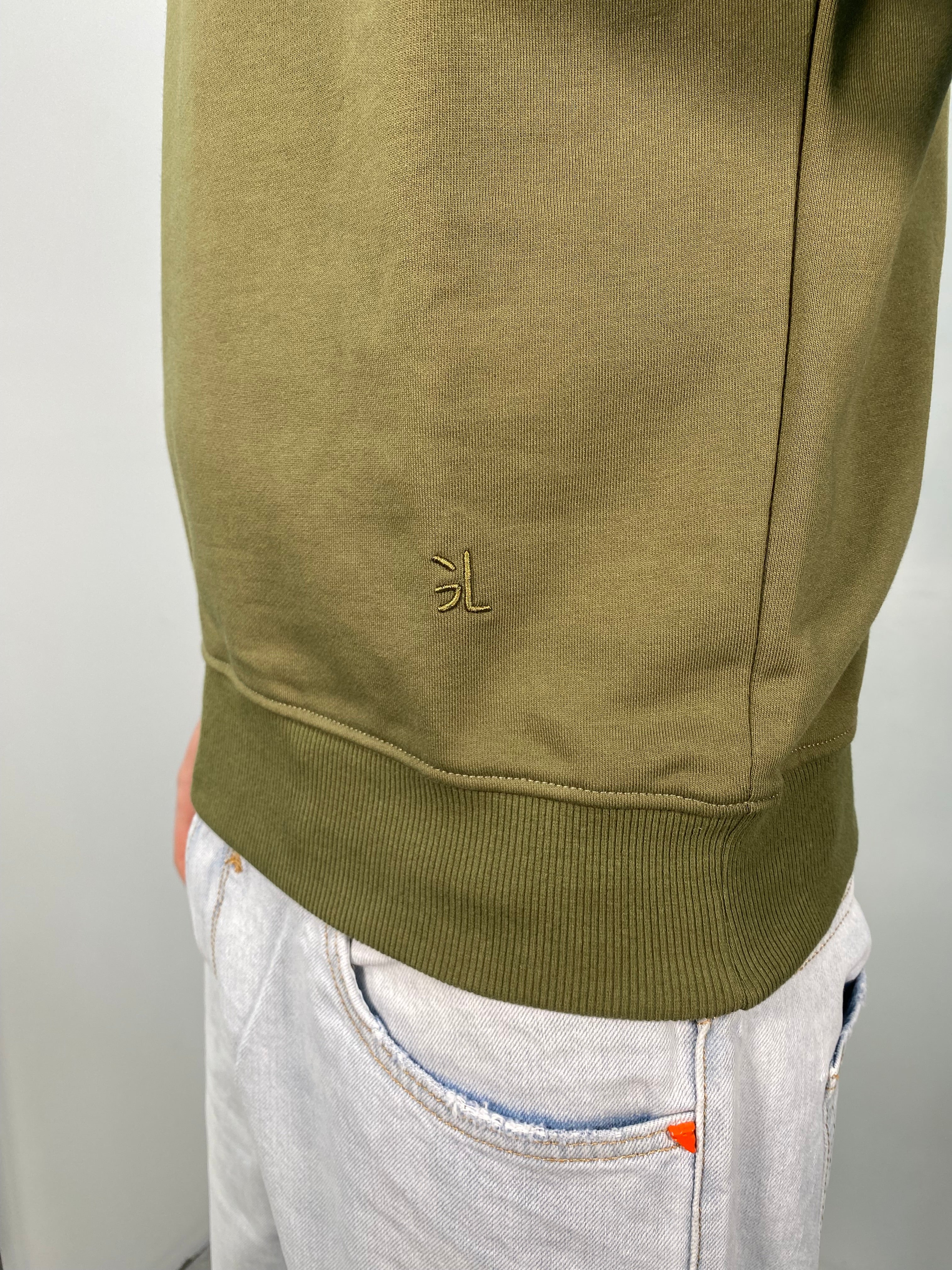 FELPA GIROCOLLO BASIC IN COTONE GARZATO CON INIZIALI DEL LOGO RICAMATE SUL FONDO