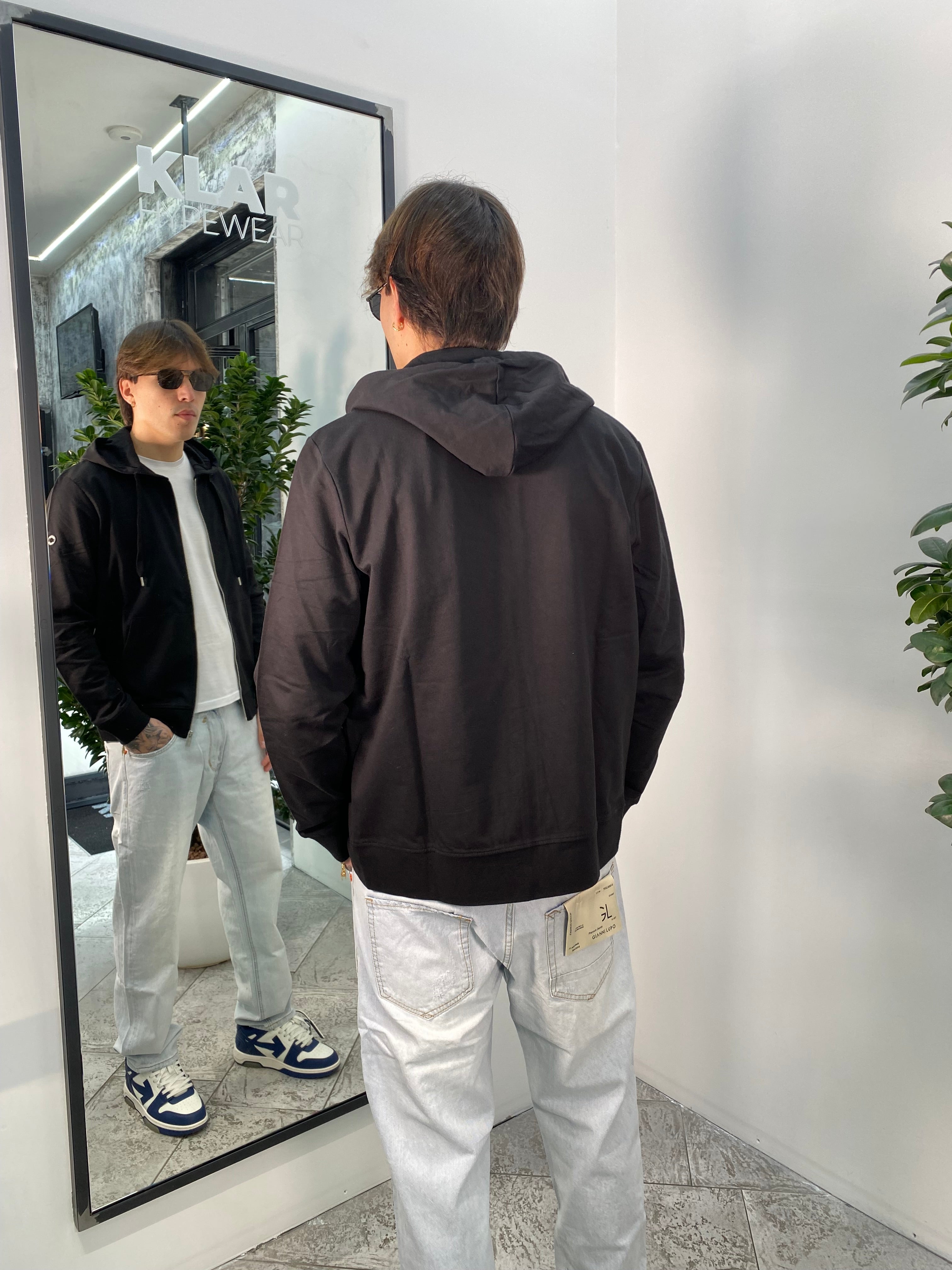 FELPA BASIC CON CAPPUCCIO E CHIUSURA ZIP - LOGO APPLICATO SUL BRACCIO - REGULAR FIT