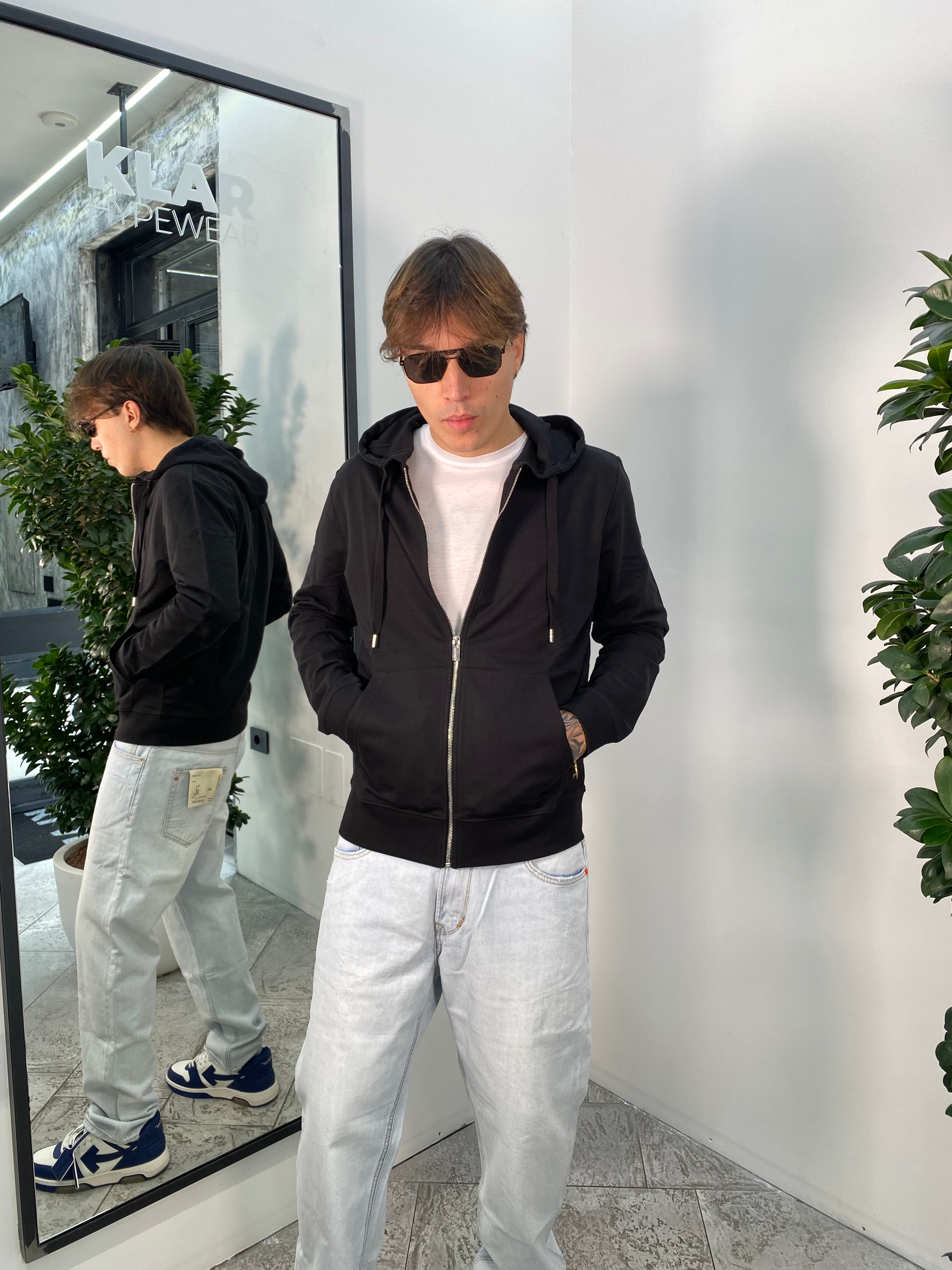 FELPA BASIC CON CAPPUCCIO E CHIUSURA ZIP - LOGO APPLICATO SUL BRACCIO - REGULAR FIT