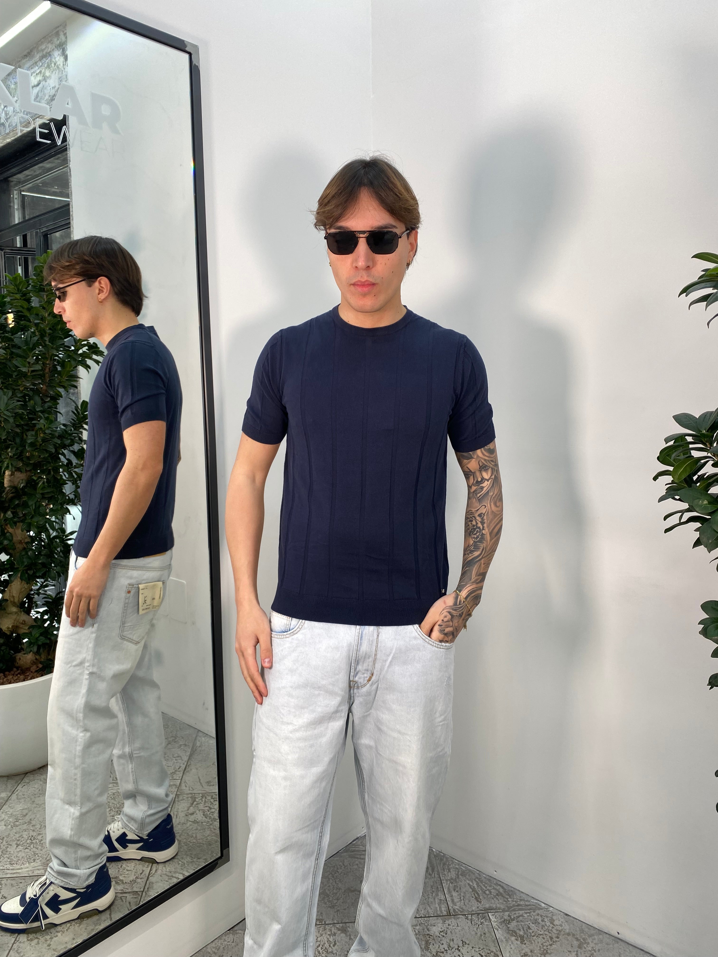 T-SHIRT IN FILO MISTO LINO CON EFFETTO RIGHE VERTICALI - MANICHE E VITA ELASTICIZZATI - SLIM FIT