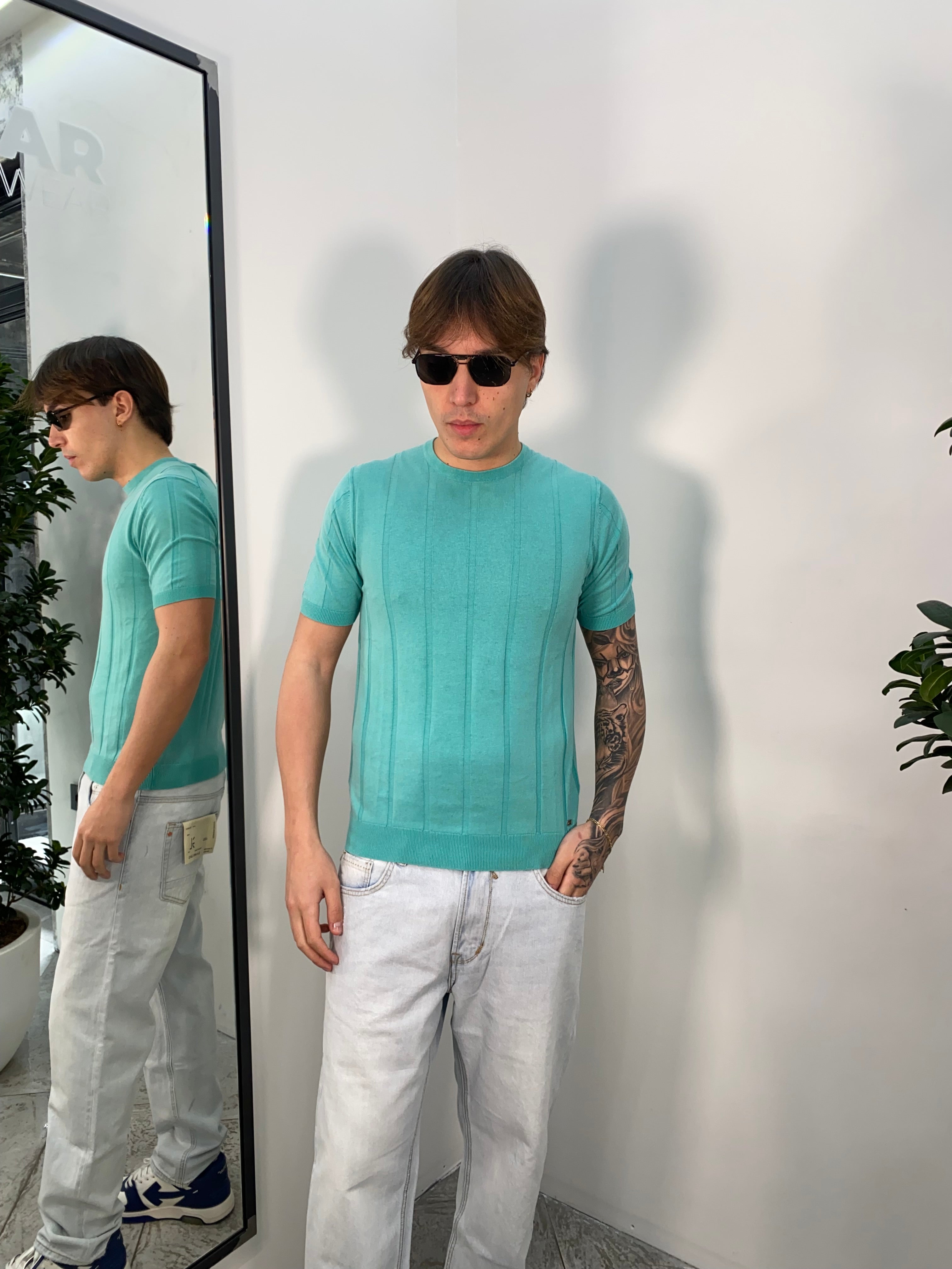 T-SHIRT IN FILO MISTO LINO CON EFFETTO RIGHE VERTICALI - MANICHE E VITA ELASTICIZZATI - SLIM FIT