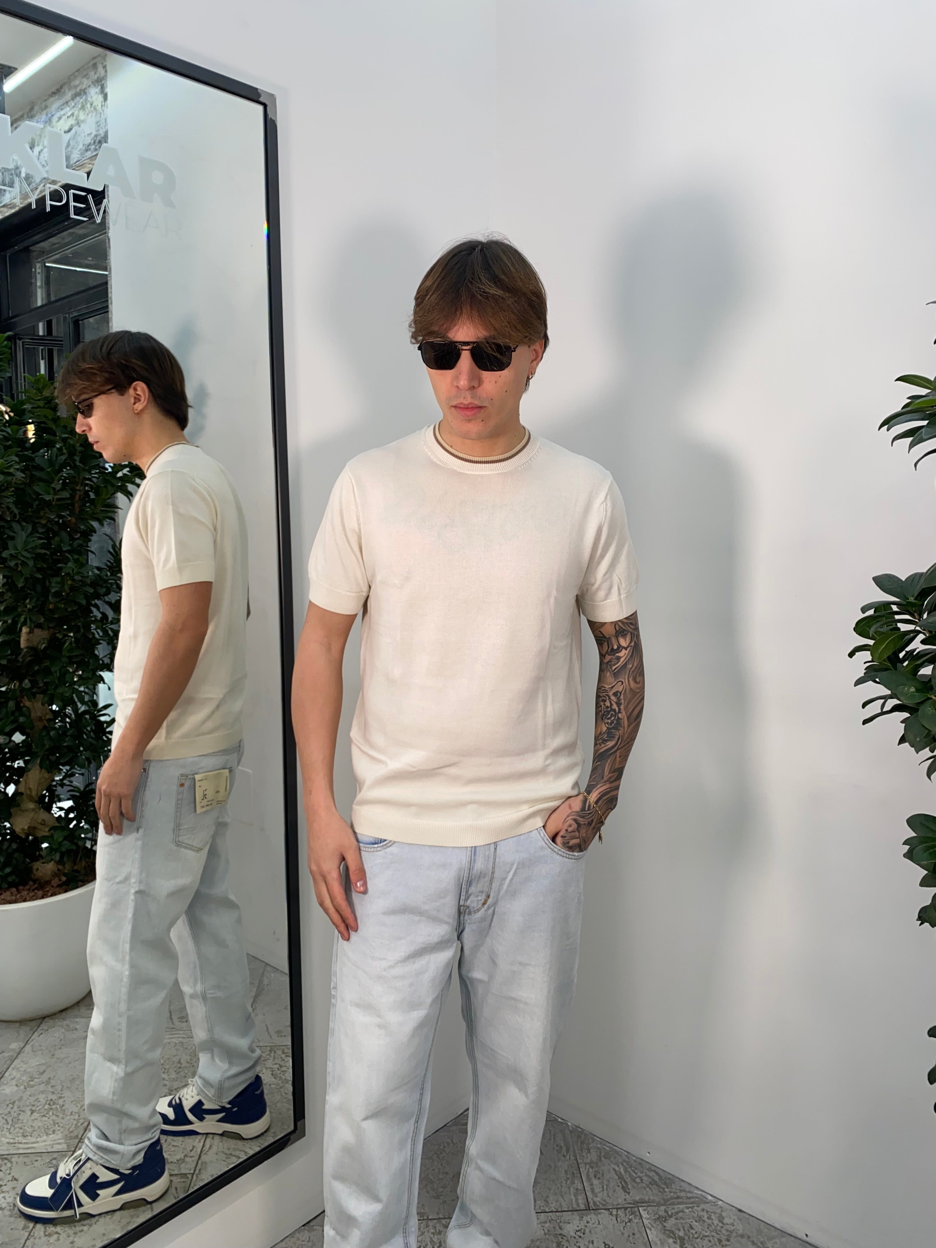 T-SHIRT BASIC IN FILO CON PROFILO AL COLLO IN CONTRASTO - POLSINI E VITA ELASTICIZZATI - SLIM FIT