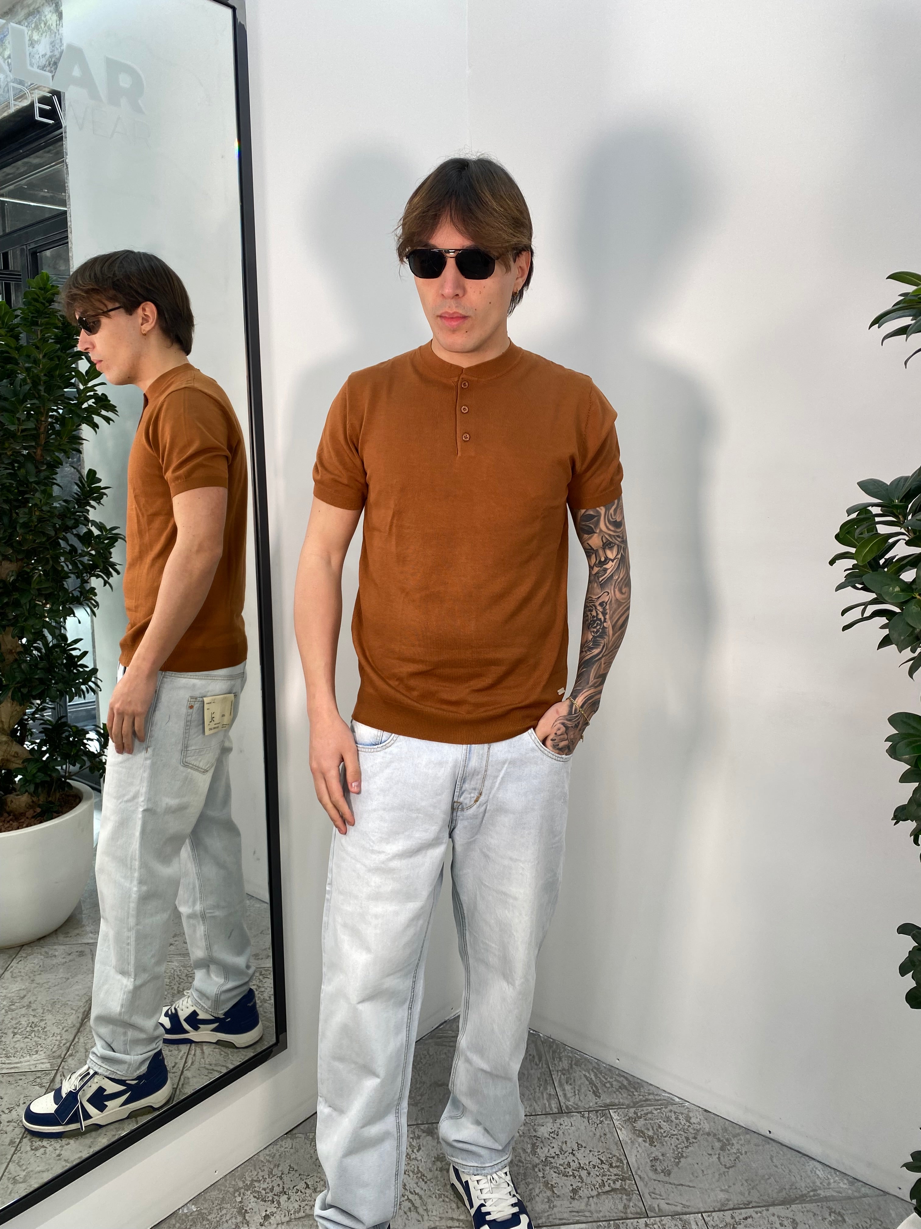 T-SHIRT IN FILO BASIC CON BOTTONI MODELLO SERAFINO - MANICHE E VITA ELASTICIZZATE - REGULAR FIT