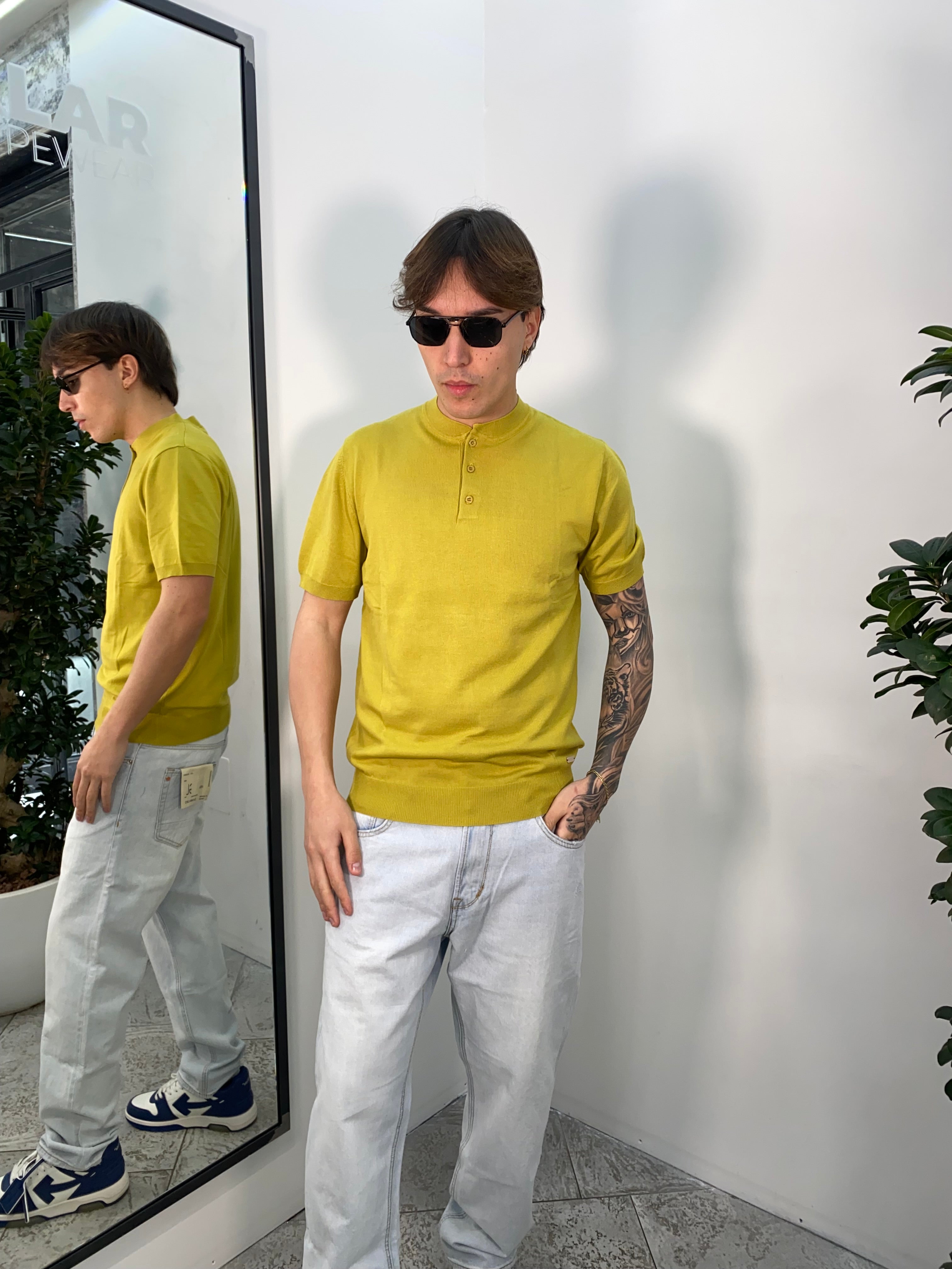 T-SHIRT IN FILO BASIC CON BOTTONI MODELLO SERAFINO - MANICHE E VITA ELASTICIZZATE - REGULAR FIT