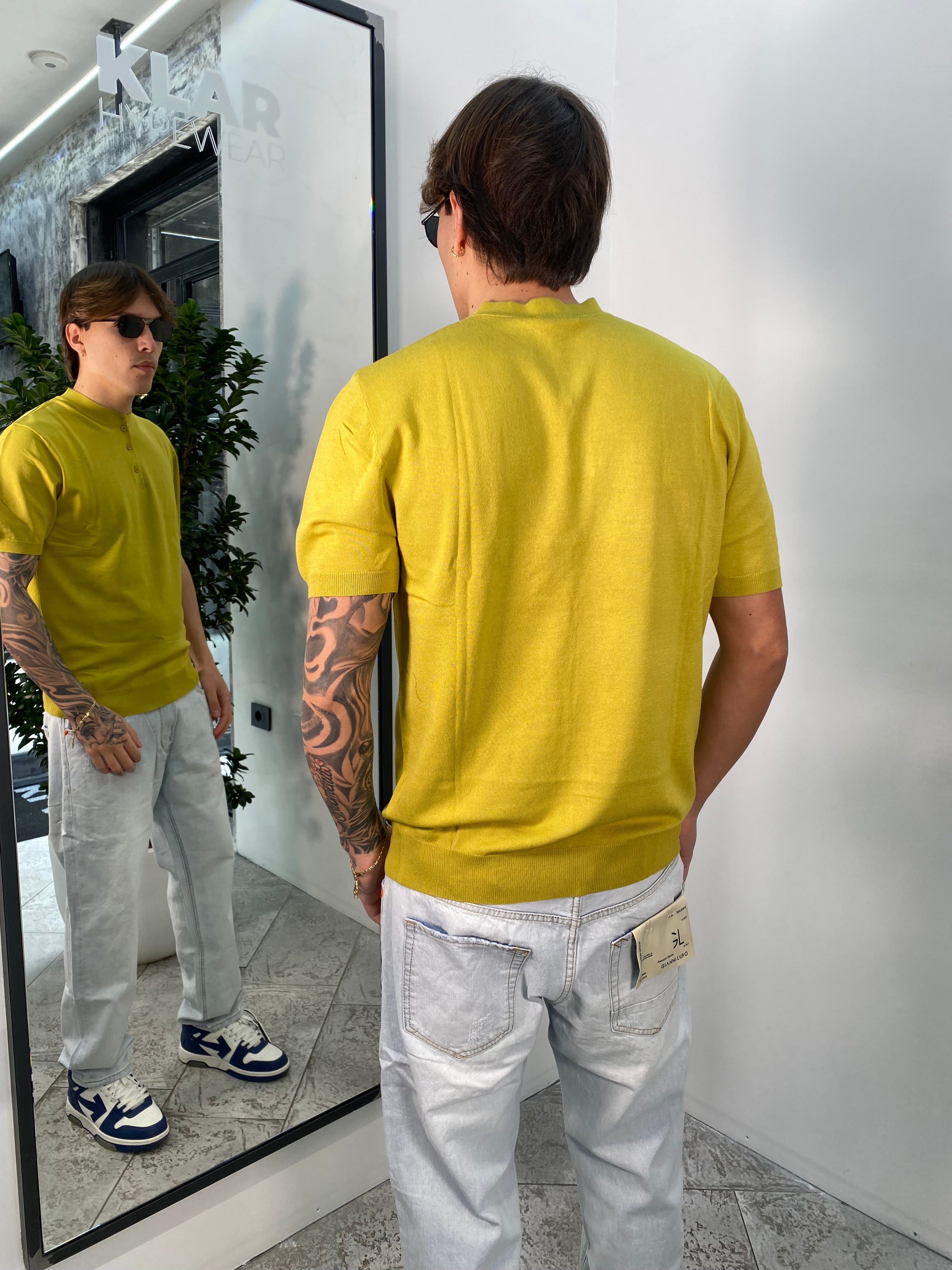 T-SHIRT IN FILO BASIC CON BOTTONI MODELLO SERAFINO - MANICHE E VITA ELASTICIZZATE - REGULAR FIT