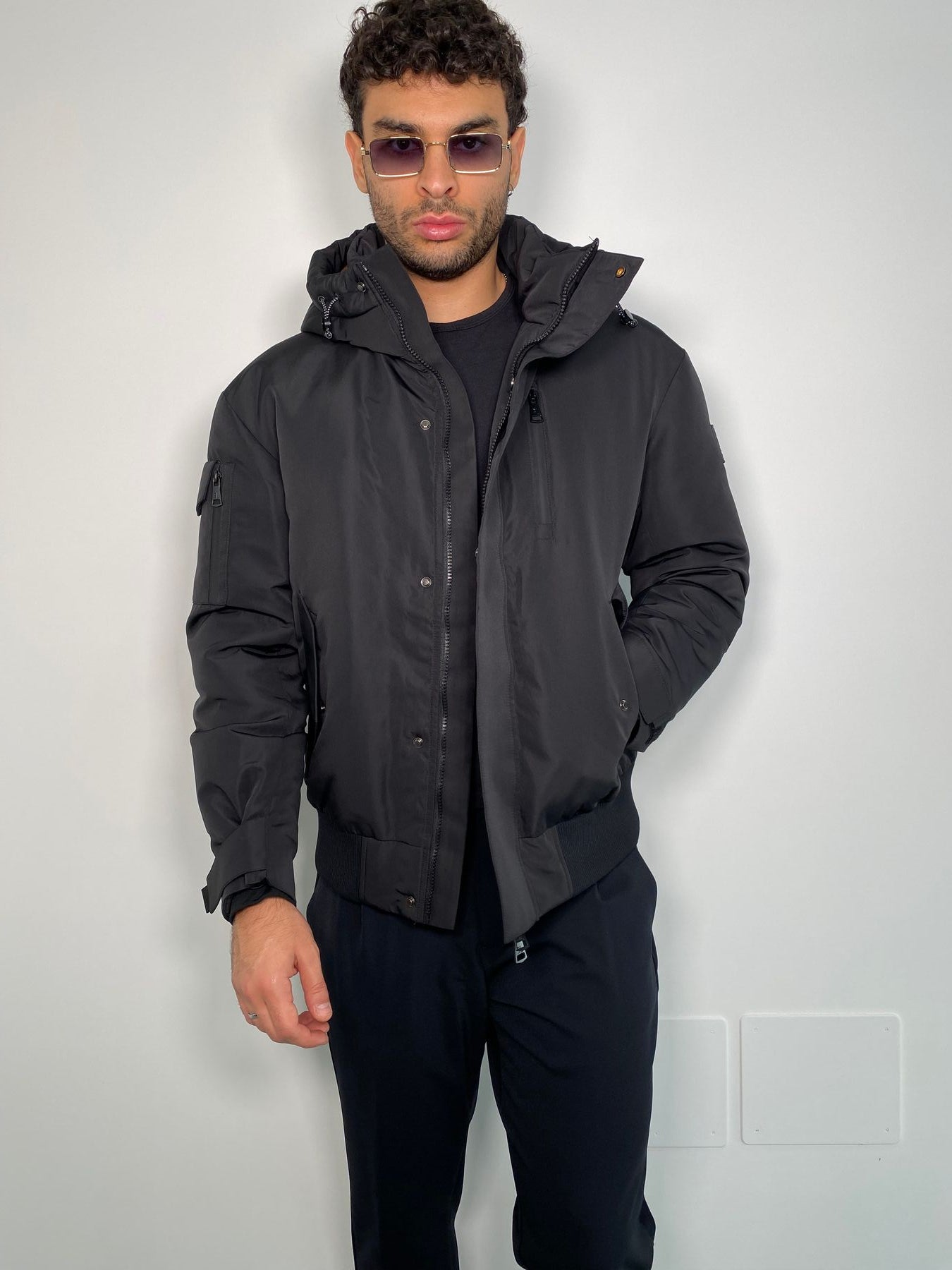GIUBBINO CON CAPPUCCIO IN TESSUTO TECNICO WATERPROOF & WINDPROOF - BOXY FIT