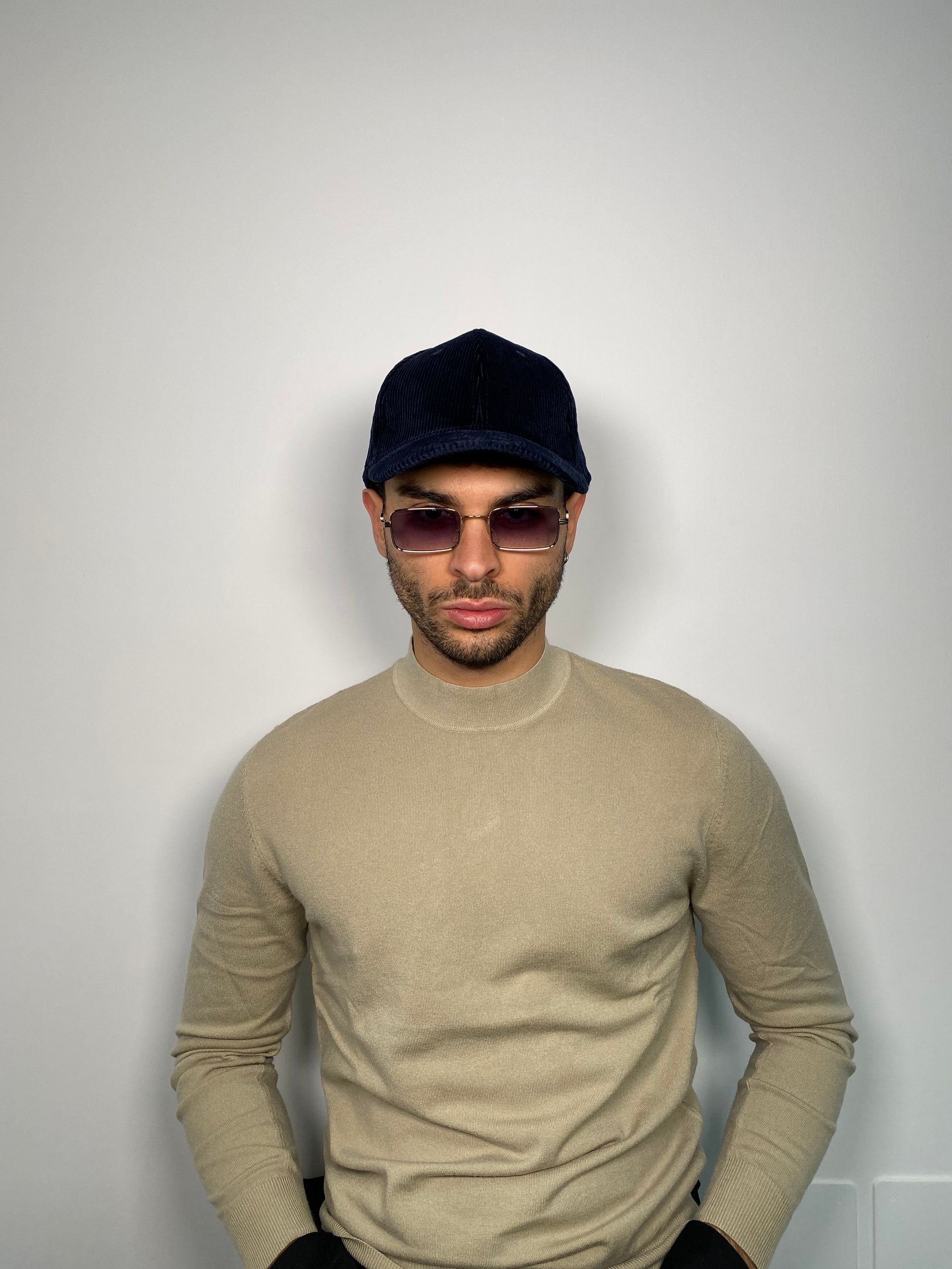 CAPPELLO IN VELLUTO A COSTE CON VISIERA