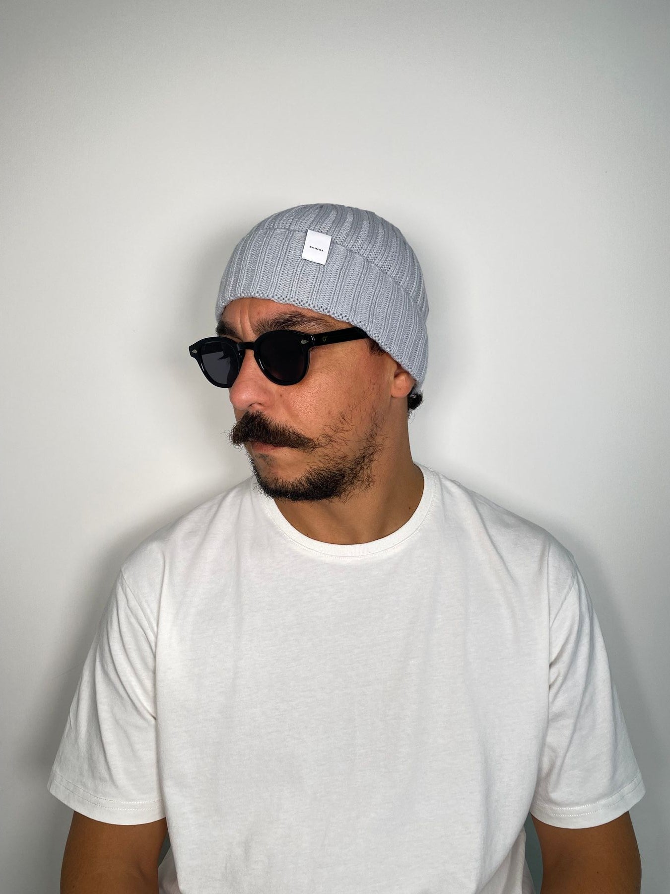 CAPPELLO CON TRECCE STRETTE